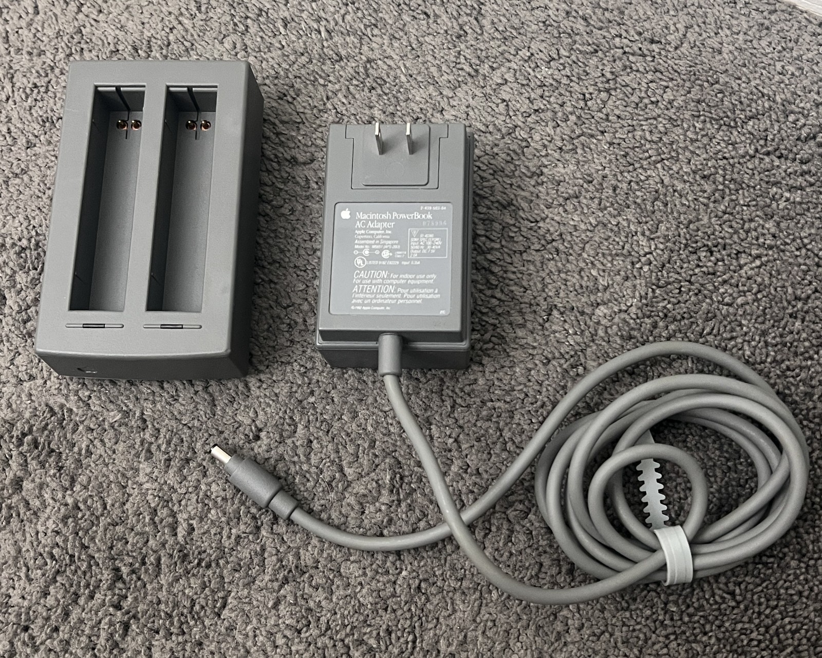 Macintosh Power Book 140/170 Battery Recharger M3050 For M5140 with Adapter