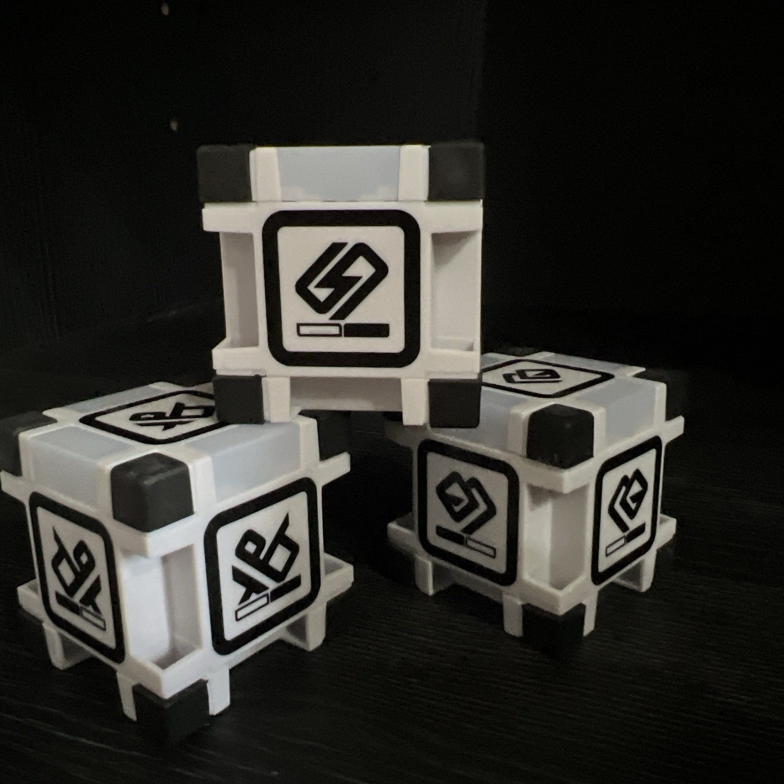 (NICE) Anki Cozmo Robot Toy Complete 3 Cubes Charging Dock Plug Box + Manual