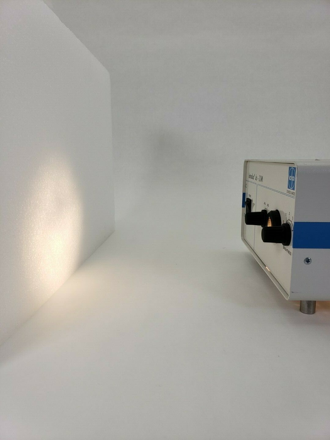Volpi Intralux DC-1100 Fiber Optic Illuminator Light Source MPN 230V-240V