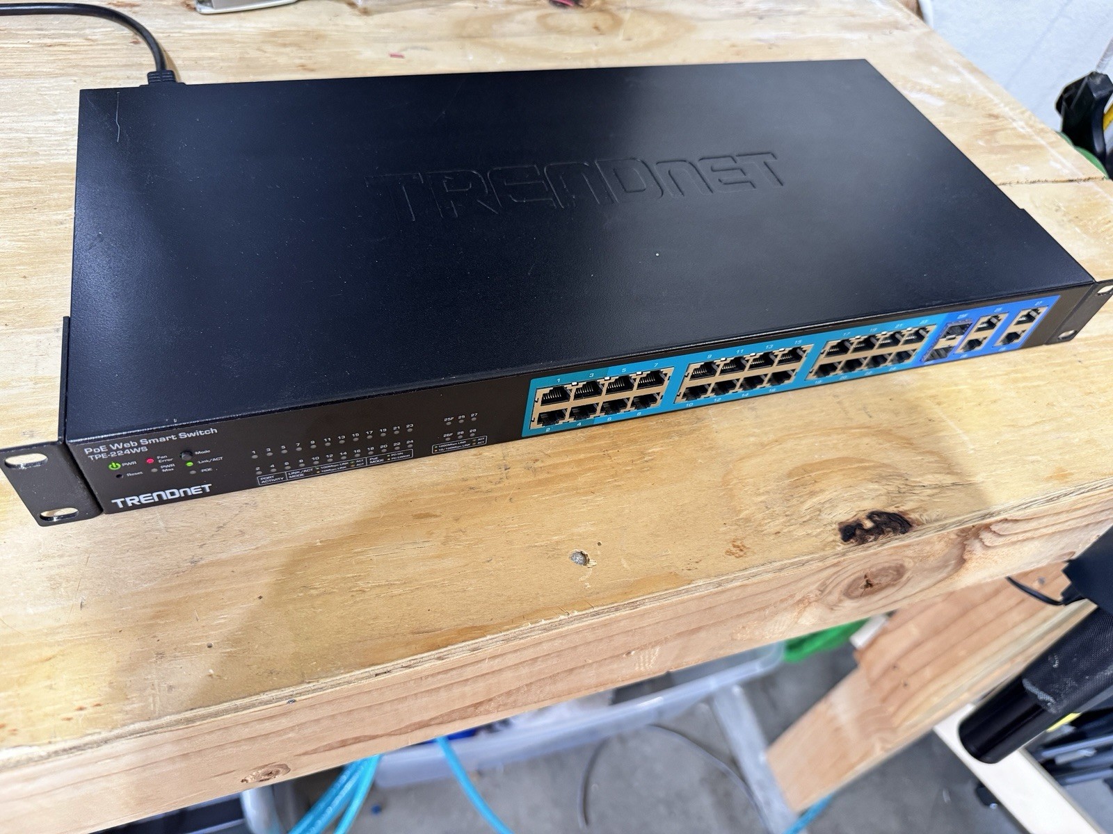 TRENDnet  (TPE224WS) 24-Ports External Switch Managed