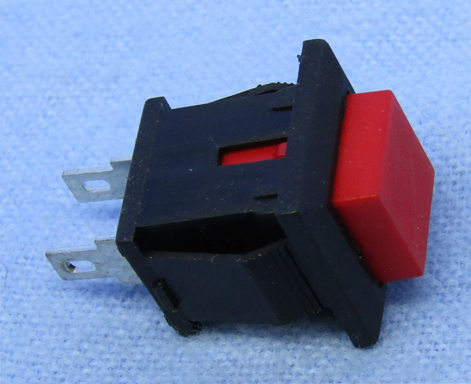 Philmore 30-10070, SPST ON-(OFF) Momentary OFF Square Red Push Button Switch