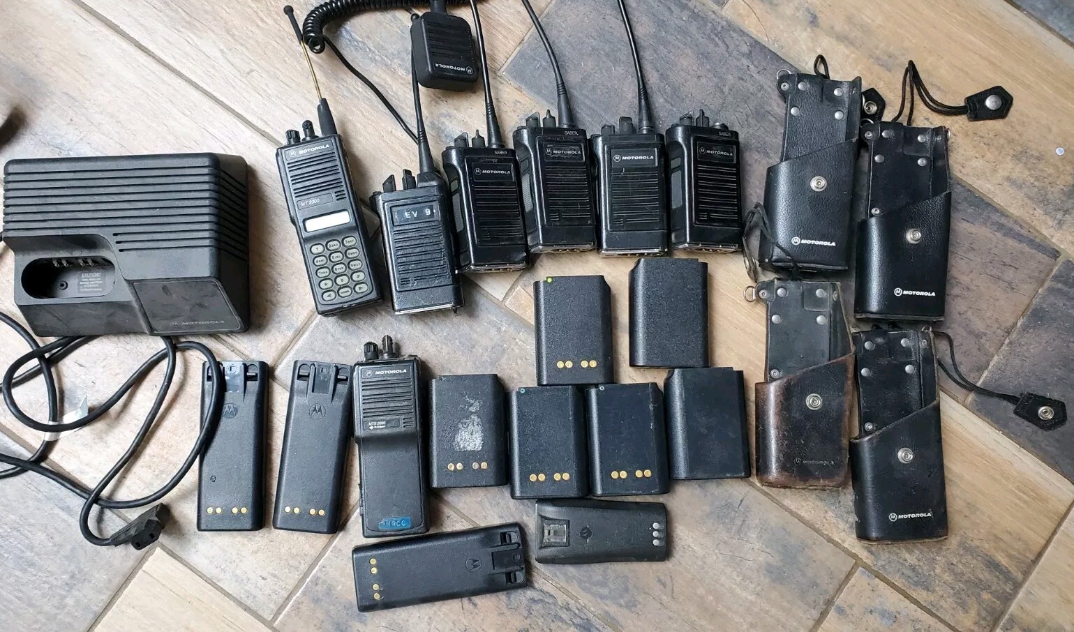 Lot Of 7 Motorola Systems Saber MT2000 MTS VHF UHF 12 ch Portable Analog Radio