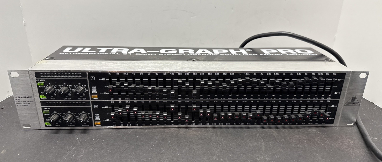 Behringer Ultra-Graph Pro GEQ3102 31-Band Analog Rack-Mountable Equalizer