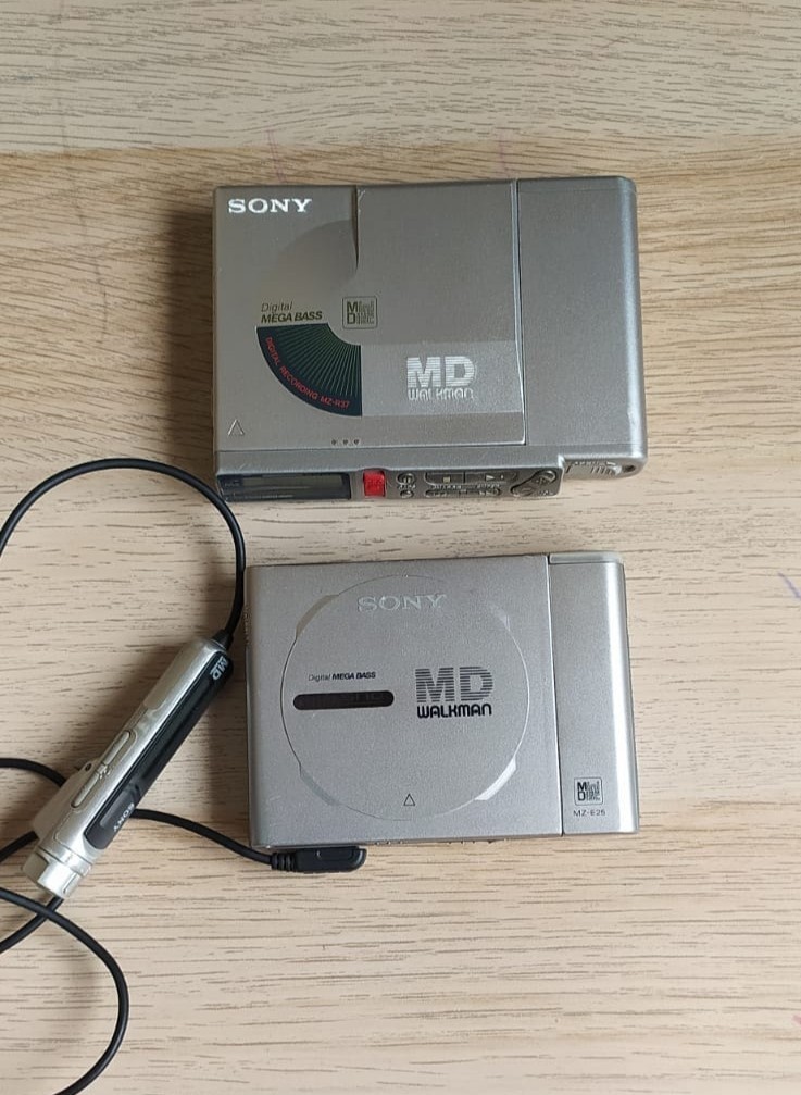 Lot of 2 Sony MD Walkman MiniDisc Portable Players MZ-R37 MZ-E25 Vintage Audio