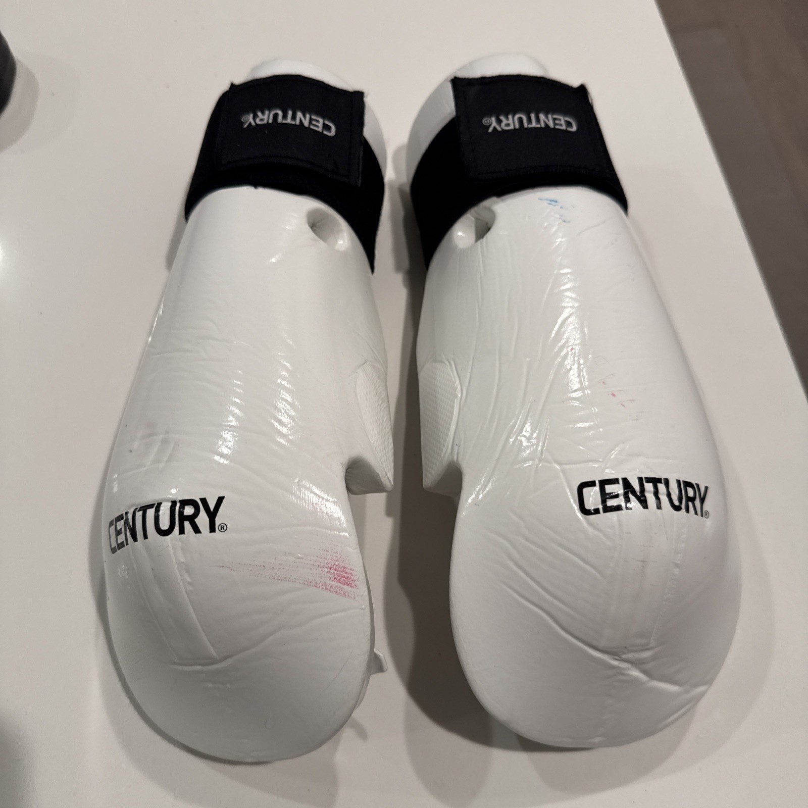 CENTURY MARTIAL ARTS SPARRING GLOVES, WHITE, ADULT M/L, PRE-OWNED