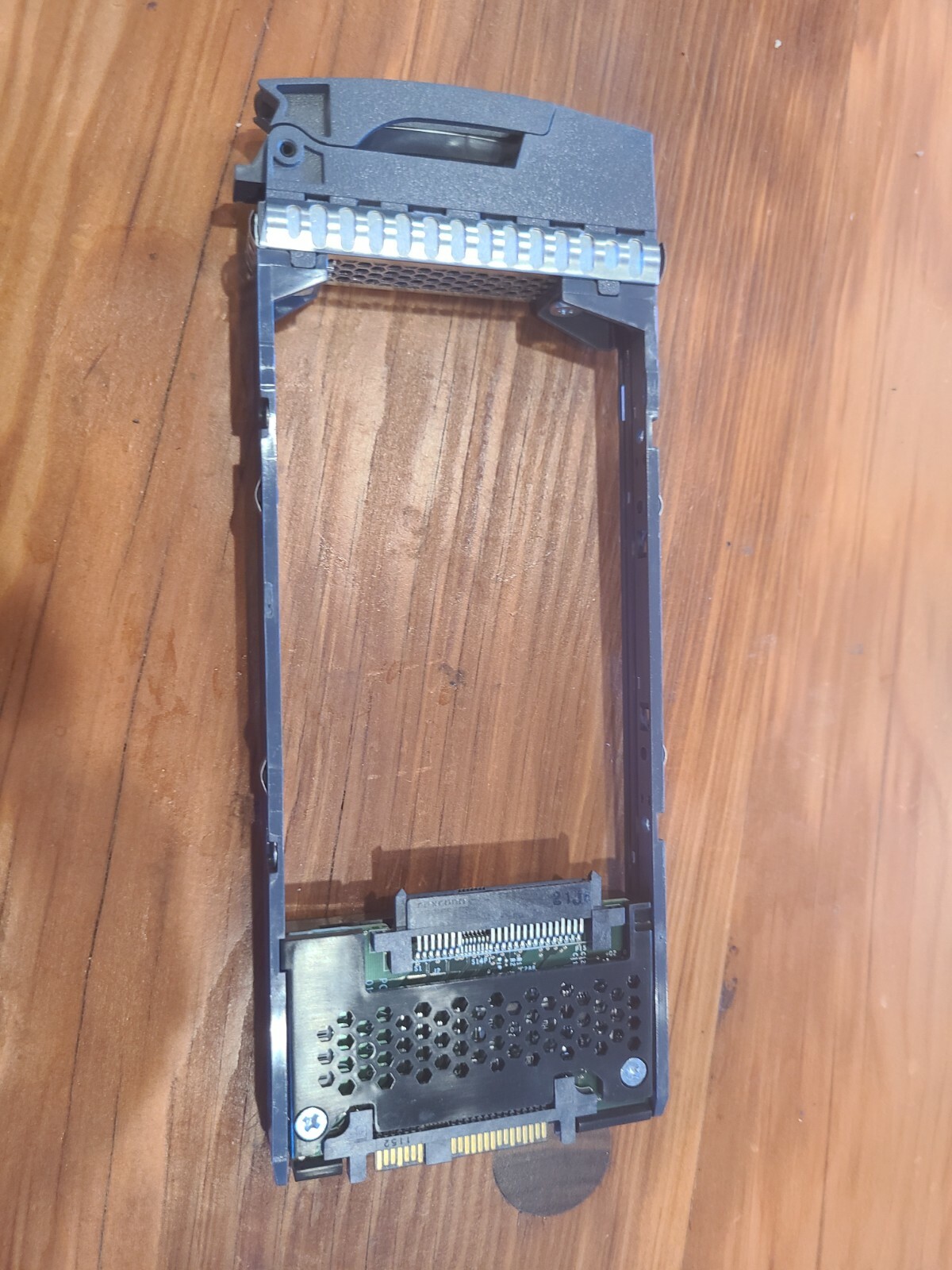 NetApp SAS 2.5" HDD Tray 111-00721 DS2246 FAS2240 FAS2650 ( LOT OF 24 USED )