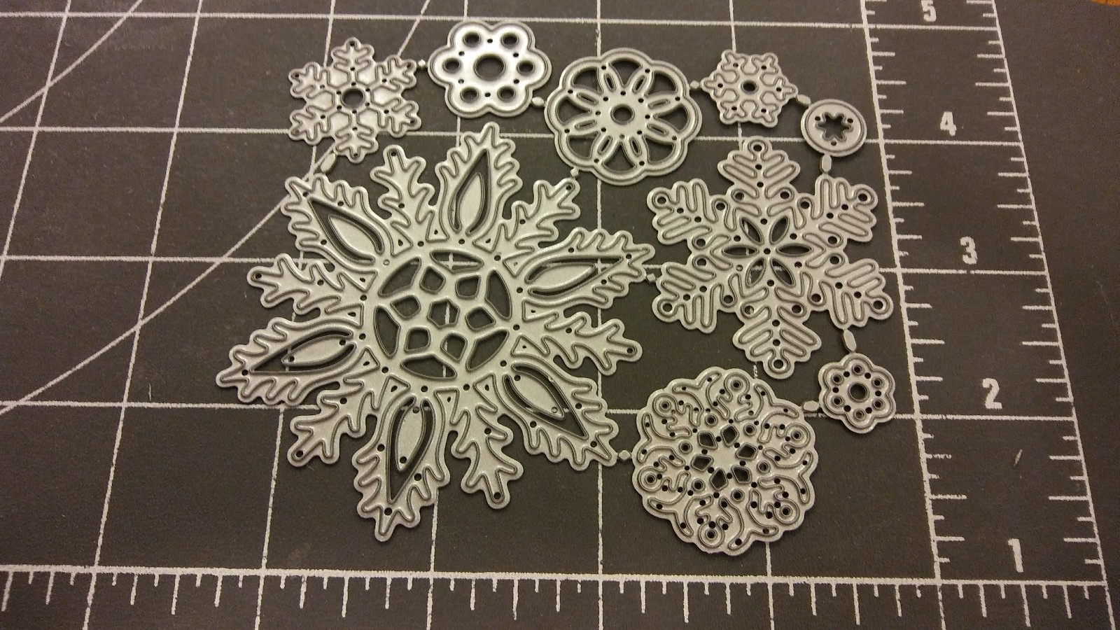 Universal Die Cut Tool Thin Metal Emboss Christmas Snowflake 9 snow Winter Ice