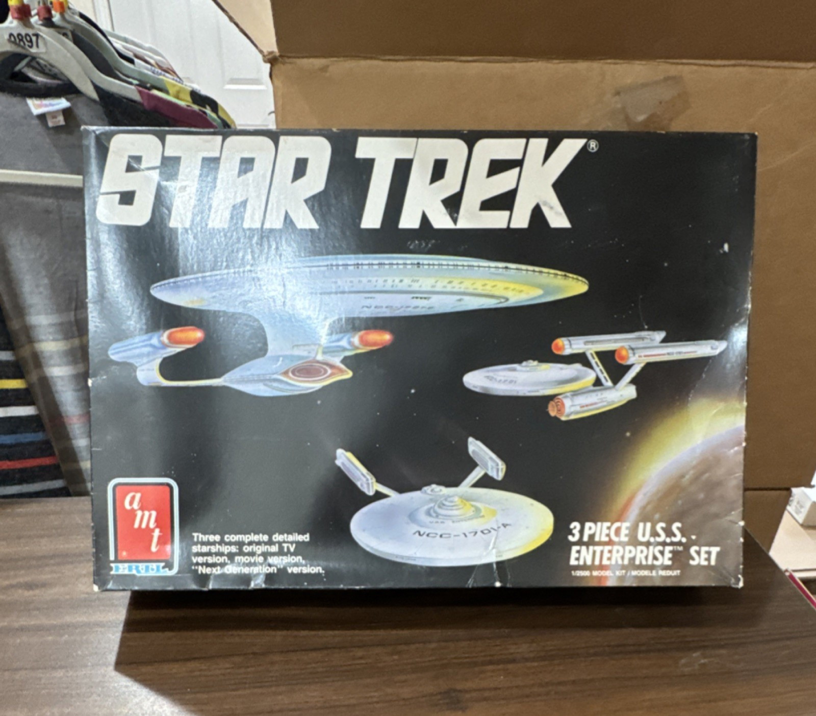 AMT Ertl Star Trek USS Enterprise Model Kit 1:2500 Plastic With Stand