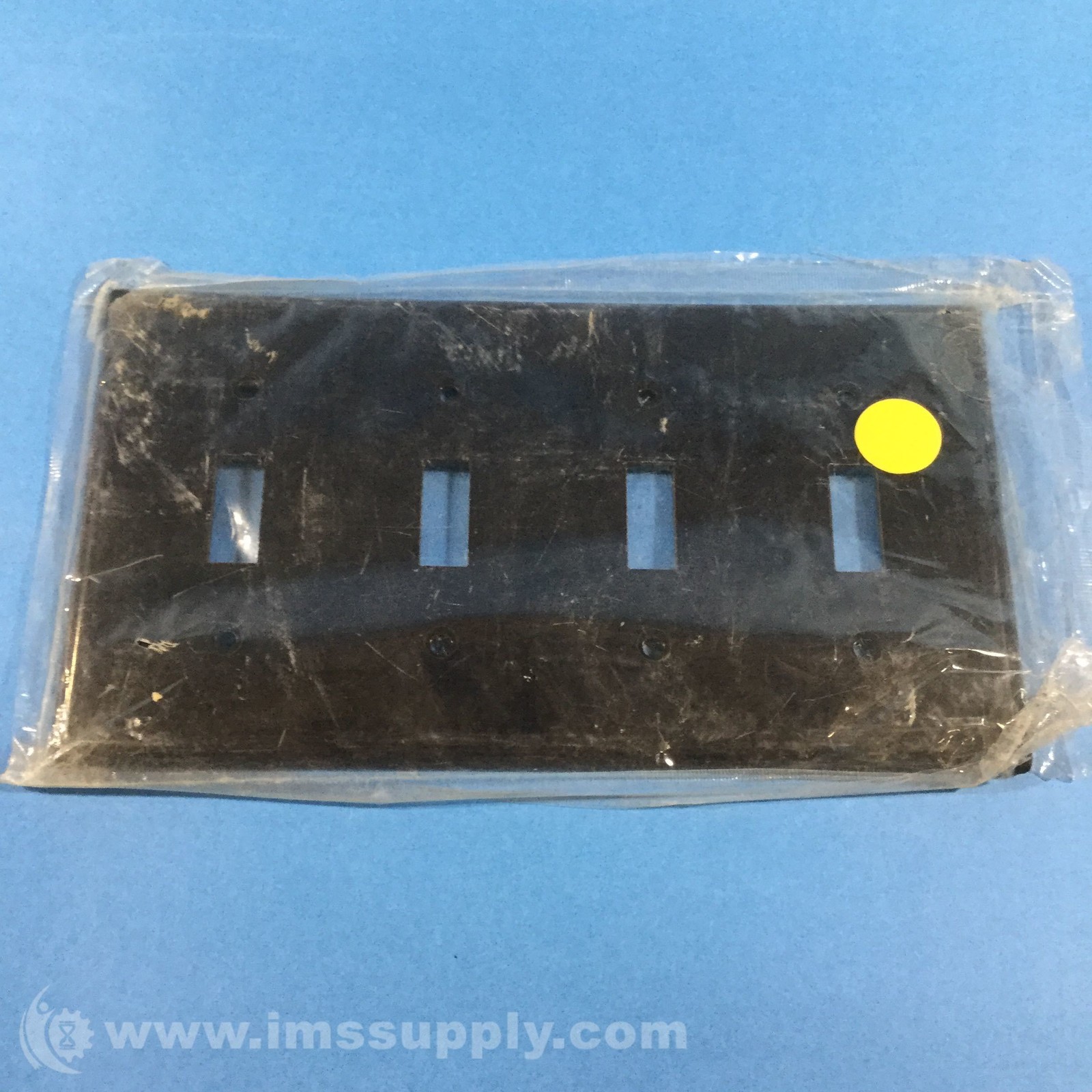 Leviton 85012 4-Gang Wallplate FNIP