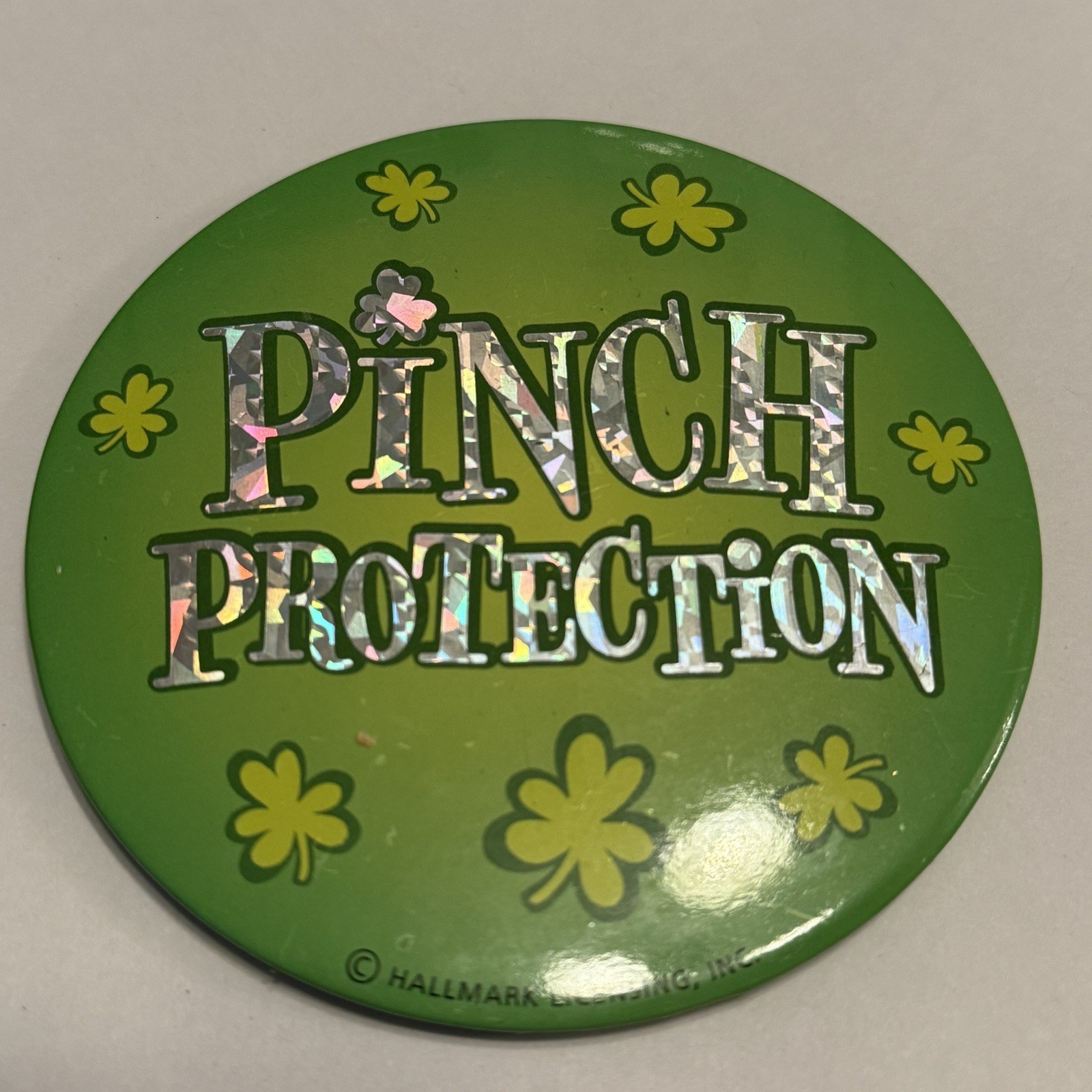 ST. PATRICK'S DAY PINBACK BUTTON LAPEL PIN PINCH PROTECTION 4" HALLMARK