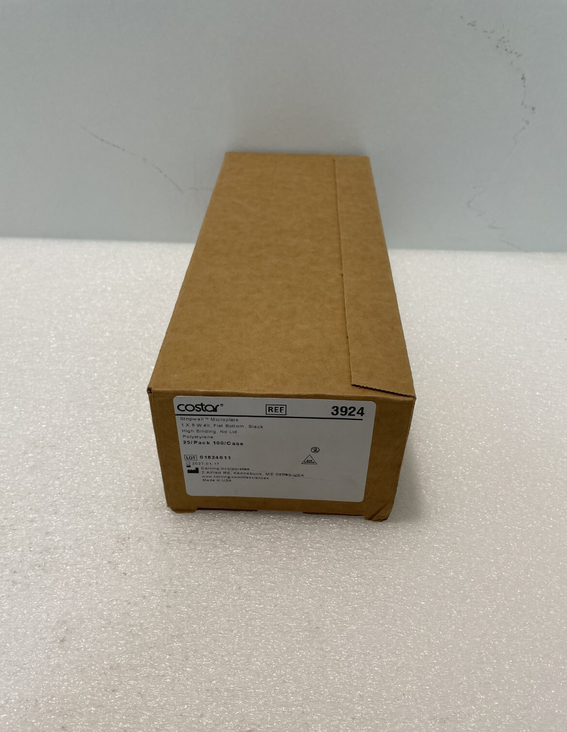 Corning 3924 1 x 8 well flat bottom black