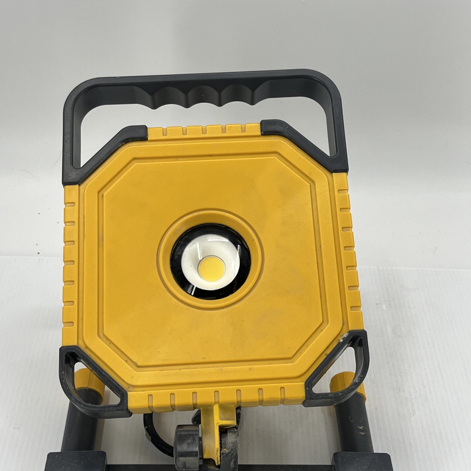 Intertek Portable Work Light, Model 6335, 120 Vac, 60 Hz, 45 W. {LL}.