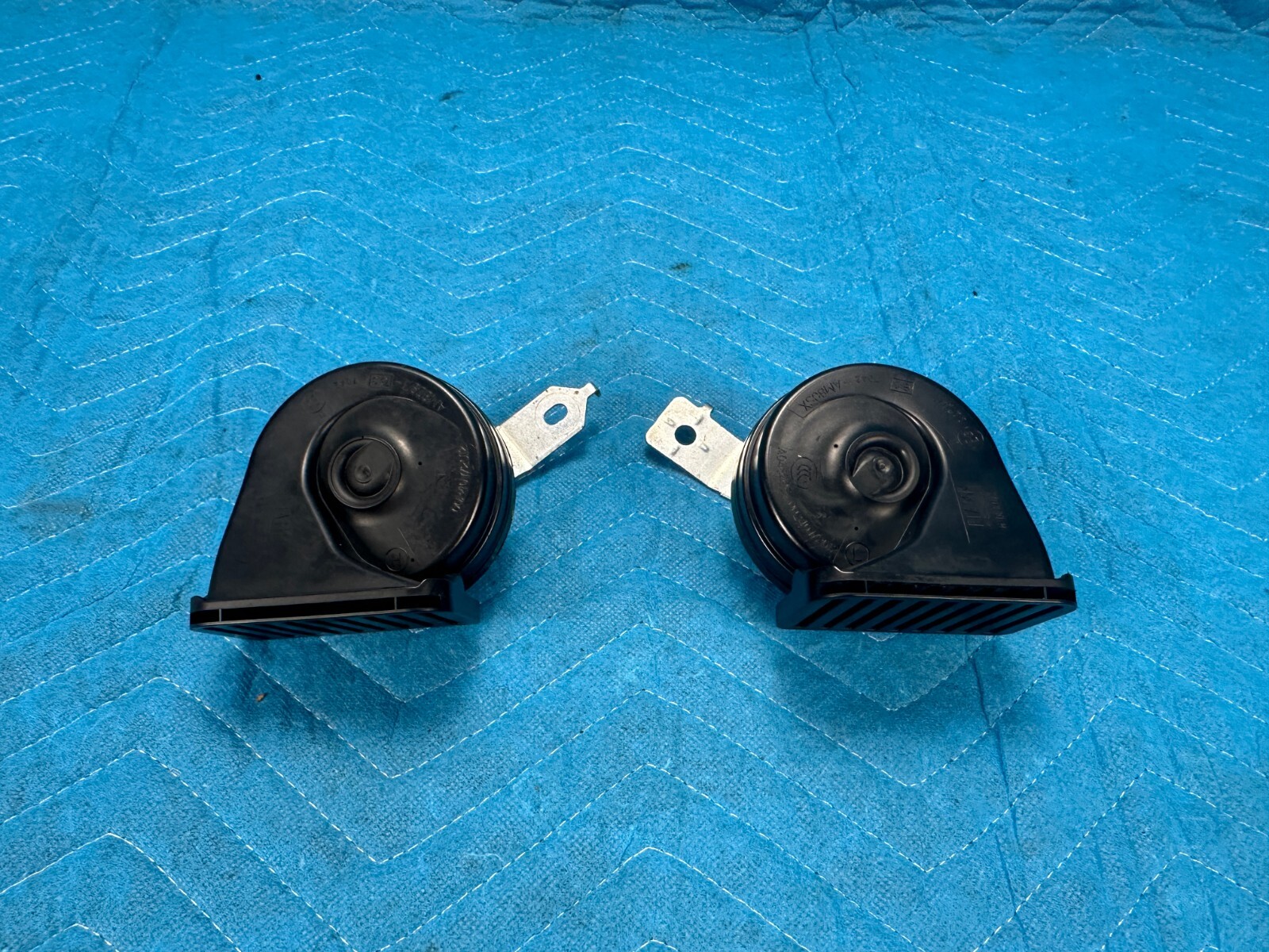 Nissan Titan XD High & Low Notes Electric Horns Pair 2016-2023 OEM