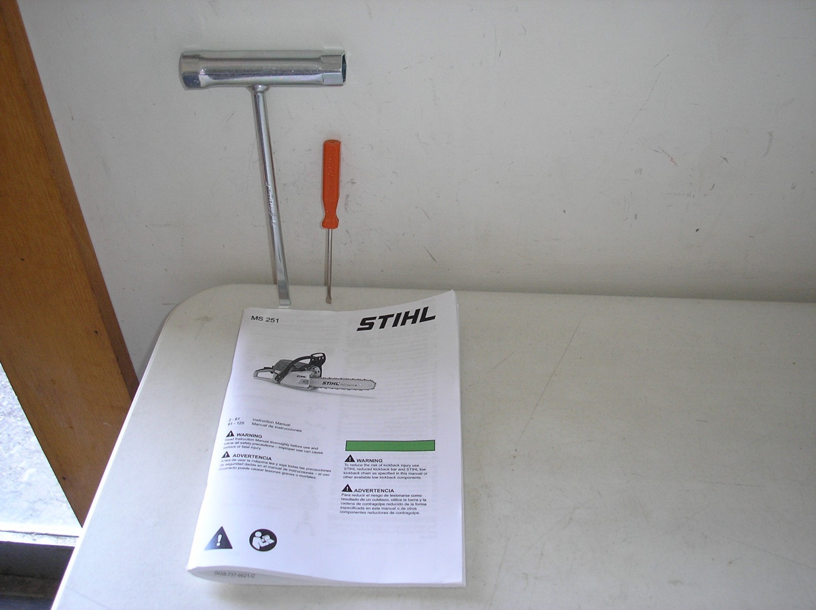 NEW GENUINE OEM STIHL MS251 CHAINSAW / INSTRUCTION MANUAL & TOOLS