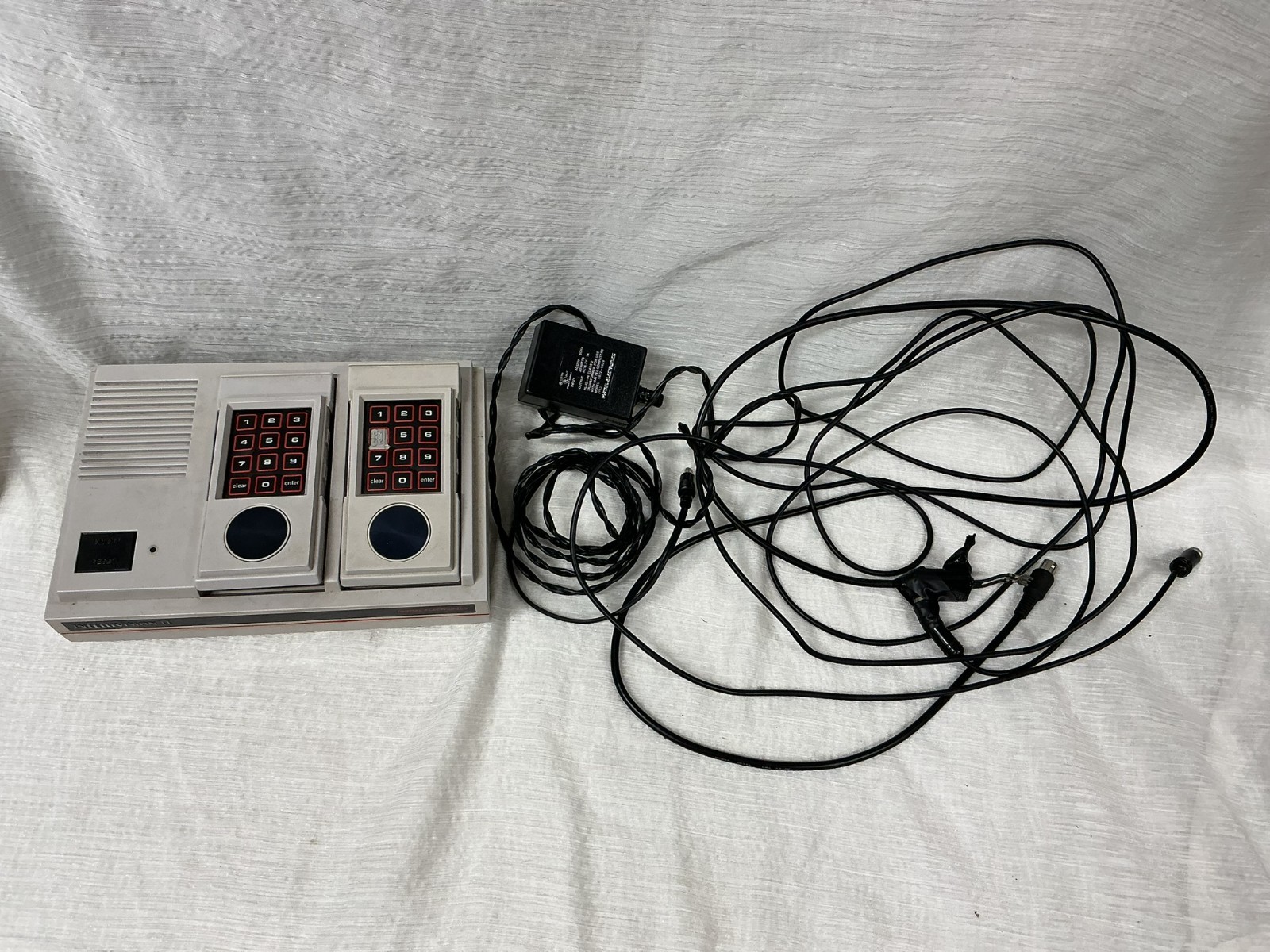 Mattel Intellivision II Console (1983) Model 5872 UNTESTED PARTS OR REPAIR ONLY