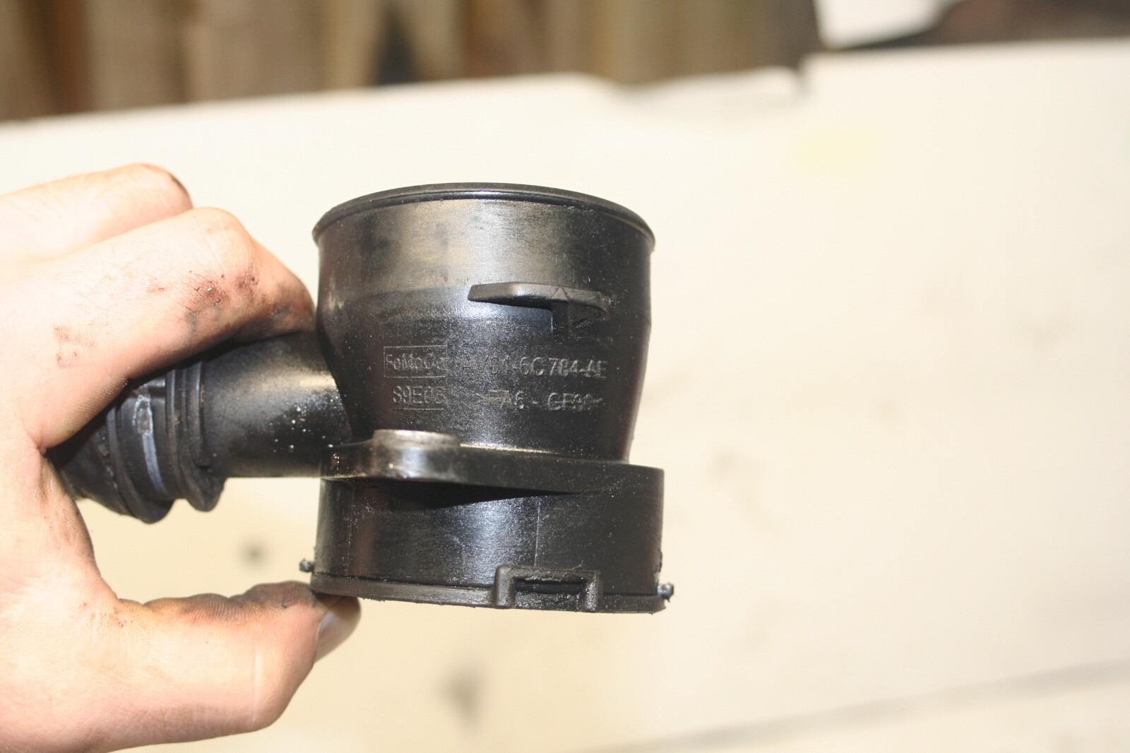 2014 FORD FOCUS MK3.AV61-6C784-AE AIR INTAKE PIPE