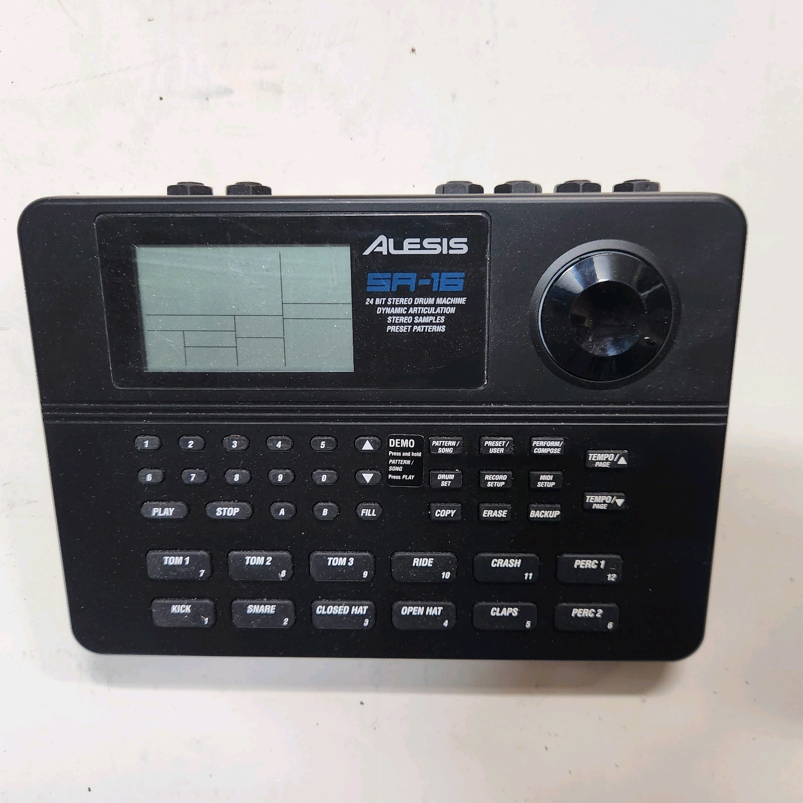 Alesis SR-16 Digital Drum Machine Sampler Sequencer Black 12 Pads Battery FX
