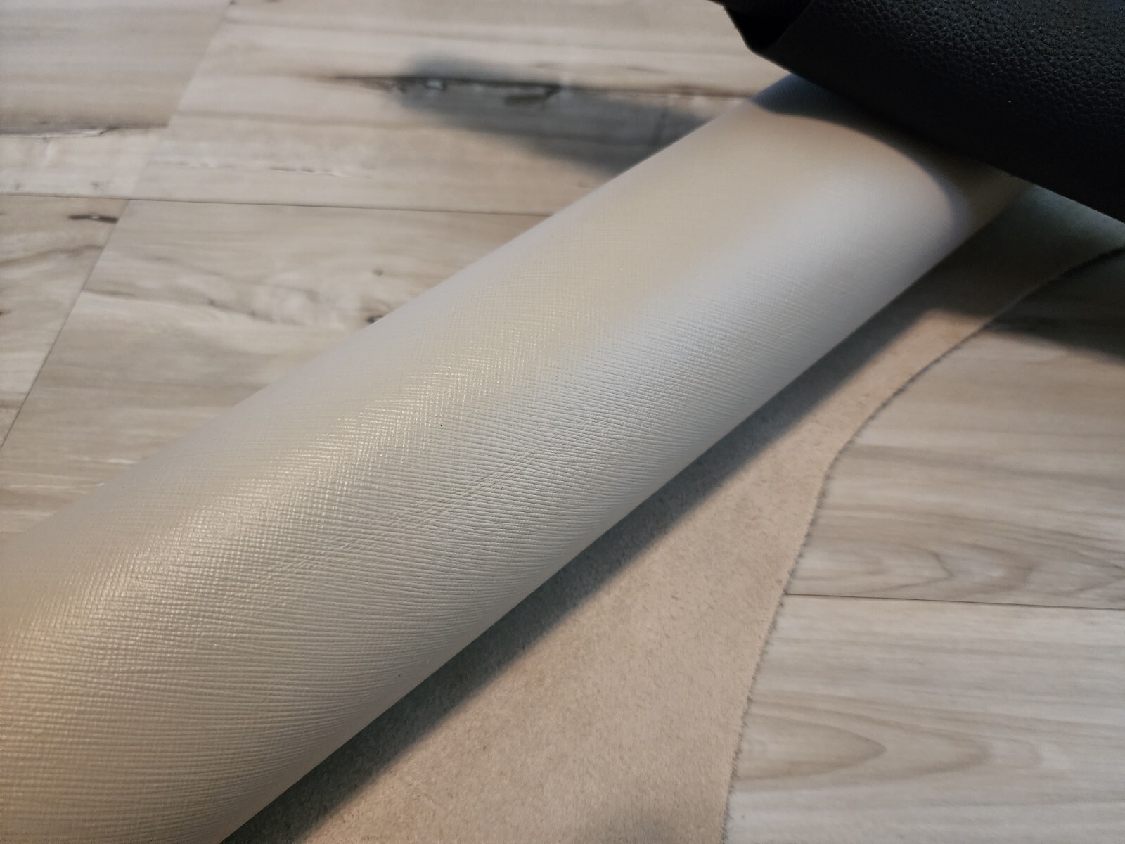 3oz BONE COLOR BEIGE TAIGA EMBOSSED LEARHER HIDE SIDE MEDIUM TEMPER 25+ 1.2mm