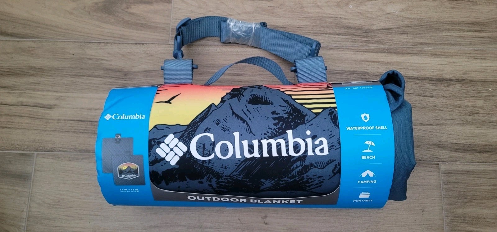 COLUMBIA PACKABLE  OUTDOOR WATERPROOF BLANKET NEW