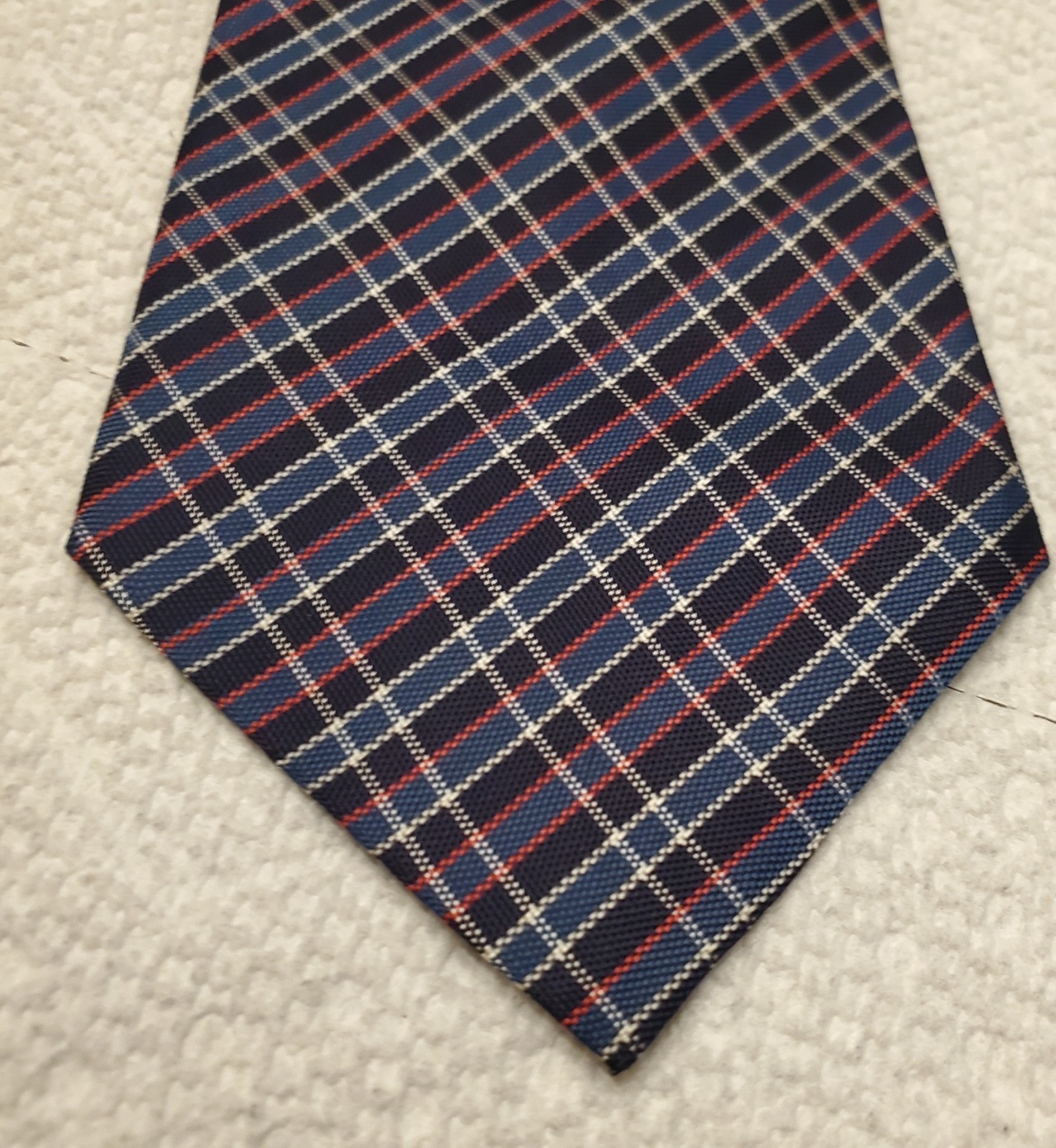 Vintage Men’s Necktie 3 1/2" X 47" Tie  Red White And Blue Nice Condition 1960's