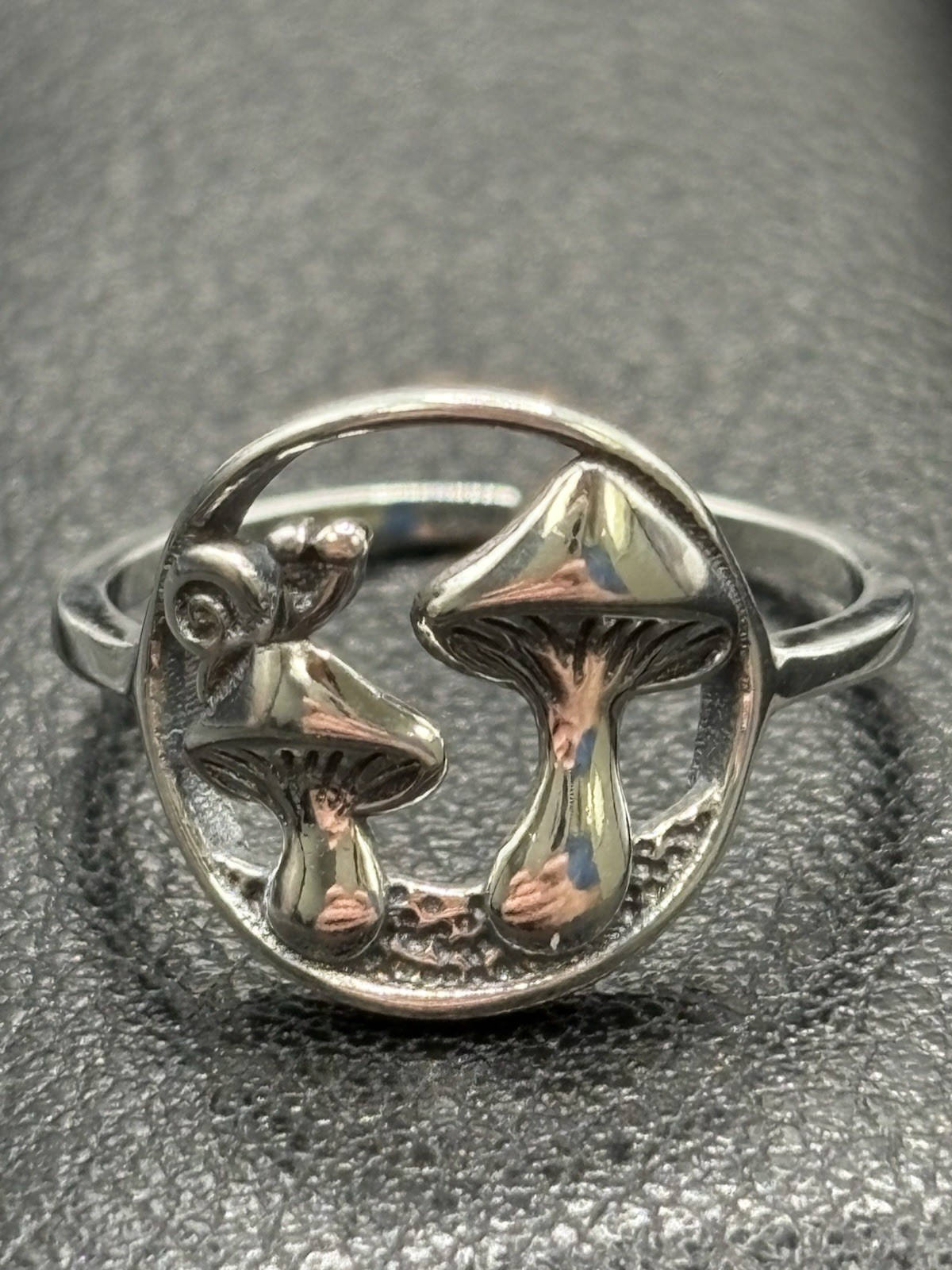 New Condition Sterling Silver Mushrooms Toe Ring 925 C31