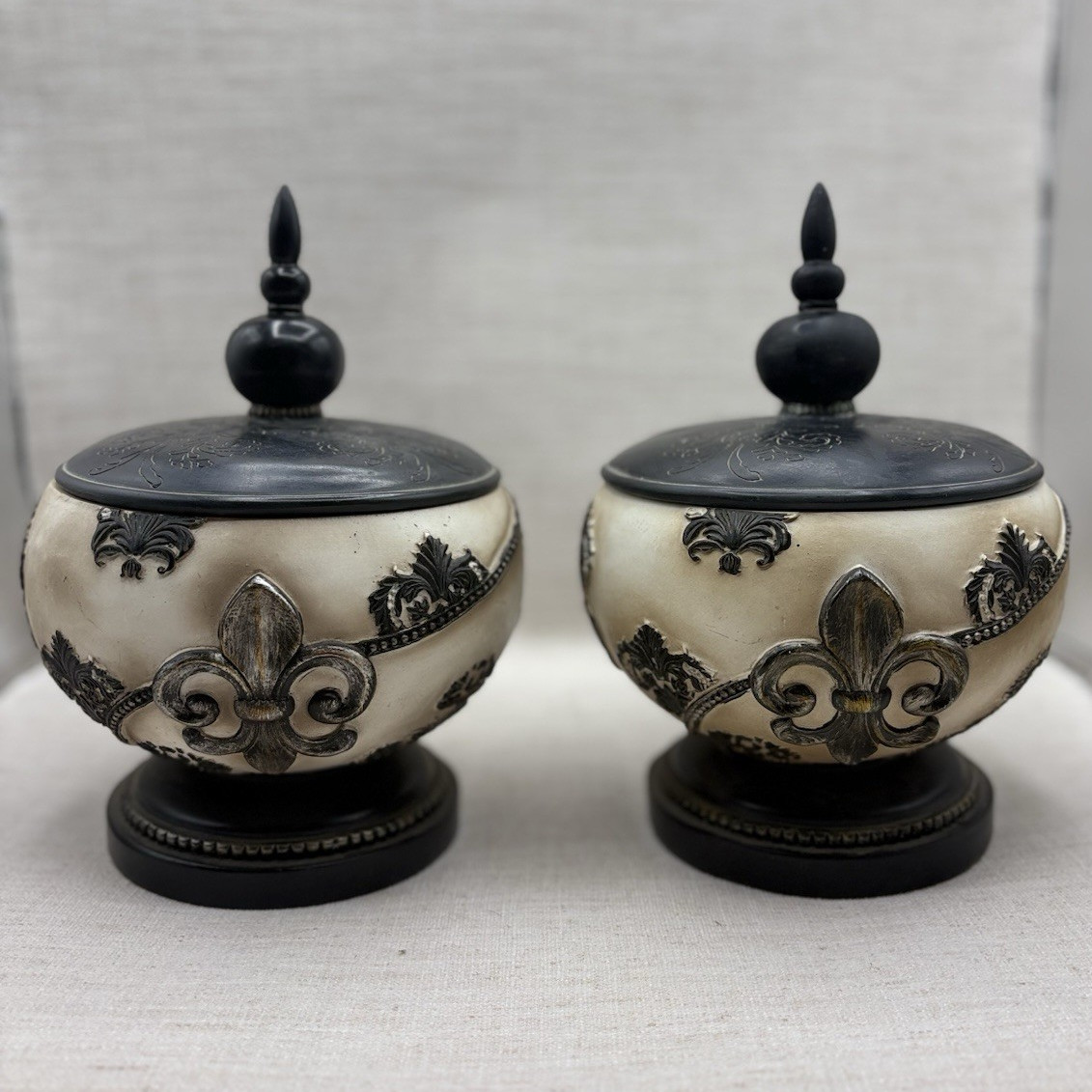 Set of 2 Resin Fleur-de-lis Round Trinket Boxes w/ Lids, Black & Beige, 6 in