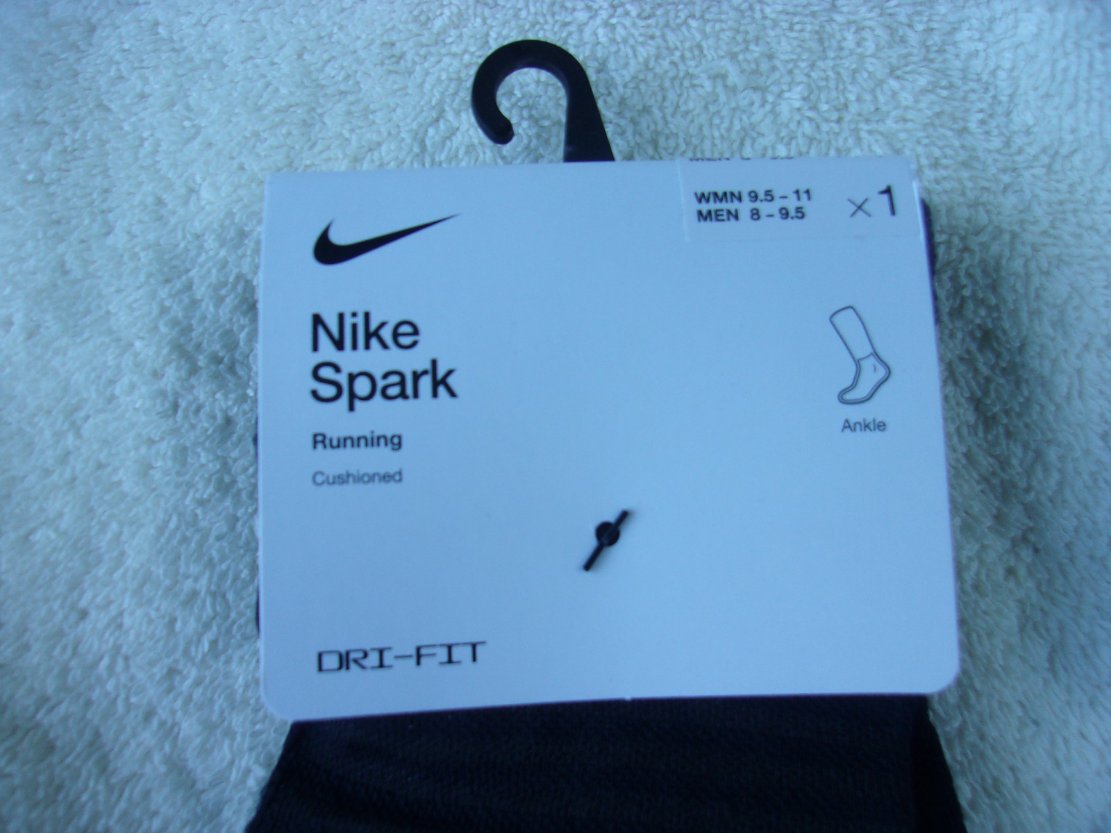 NWT Nike Spark dri fit ankle socks, mens 8-9.5, 2 pair, black, white, $40, poly