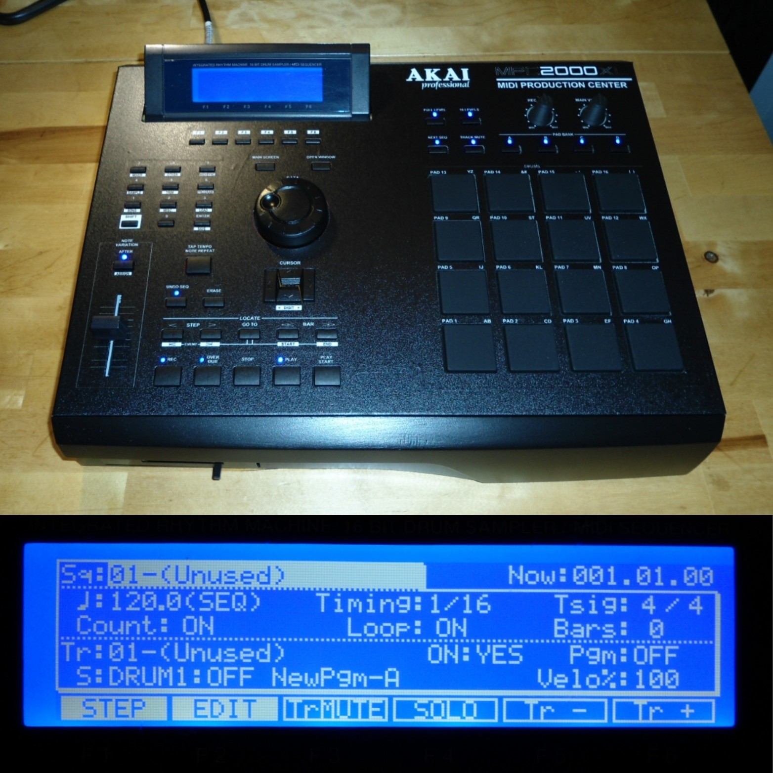 Akai MPC 2000XL Custom Black w/Blue LEDs & Black PADs 1GB CF Drive 32MB RAM