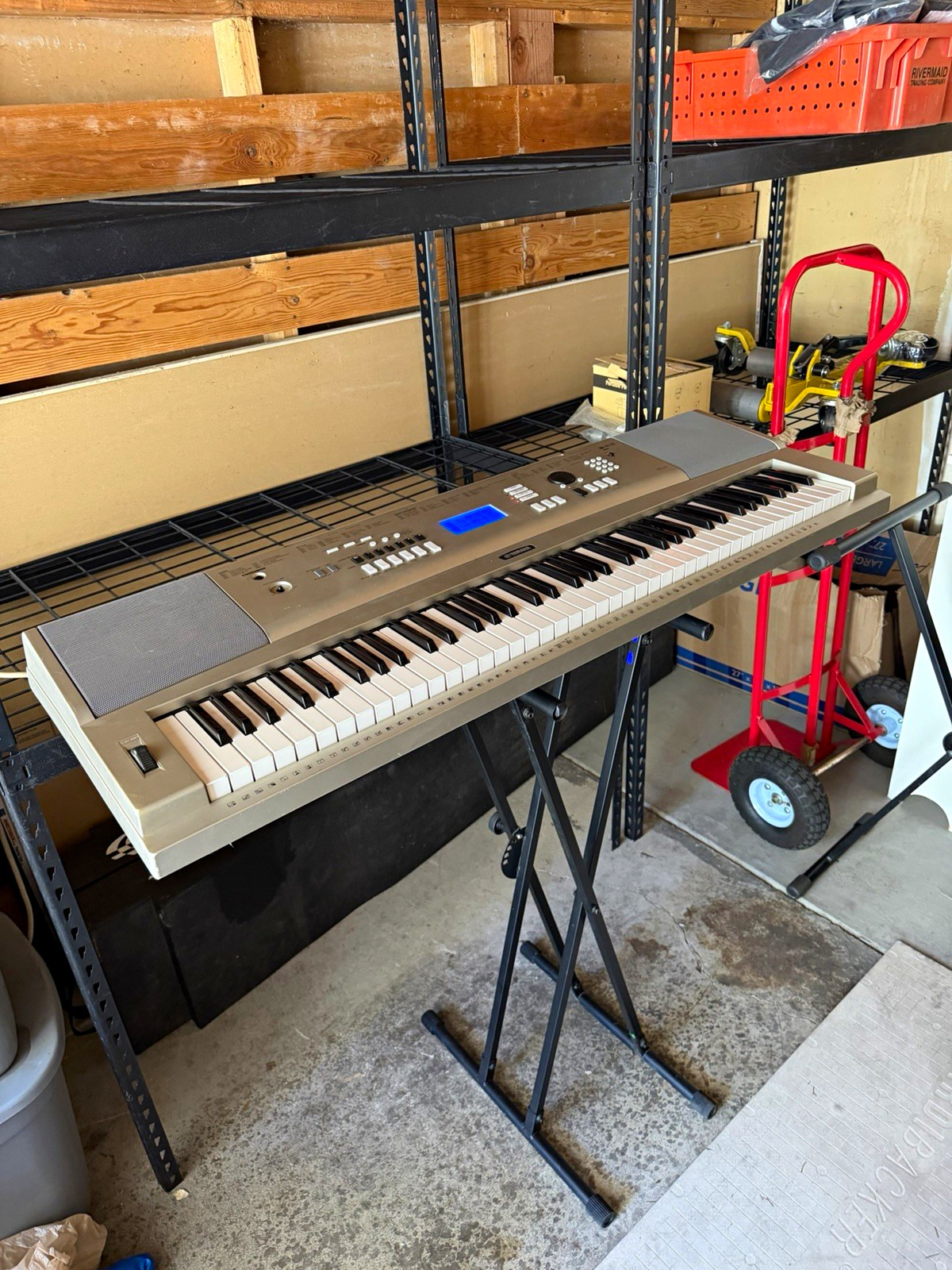 Yamaha DGX-505 88-Key Weighted Electronic Keyboard Built-in Speaker Silver Stand
