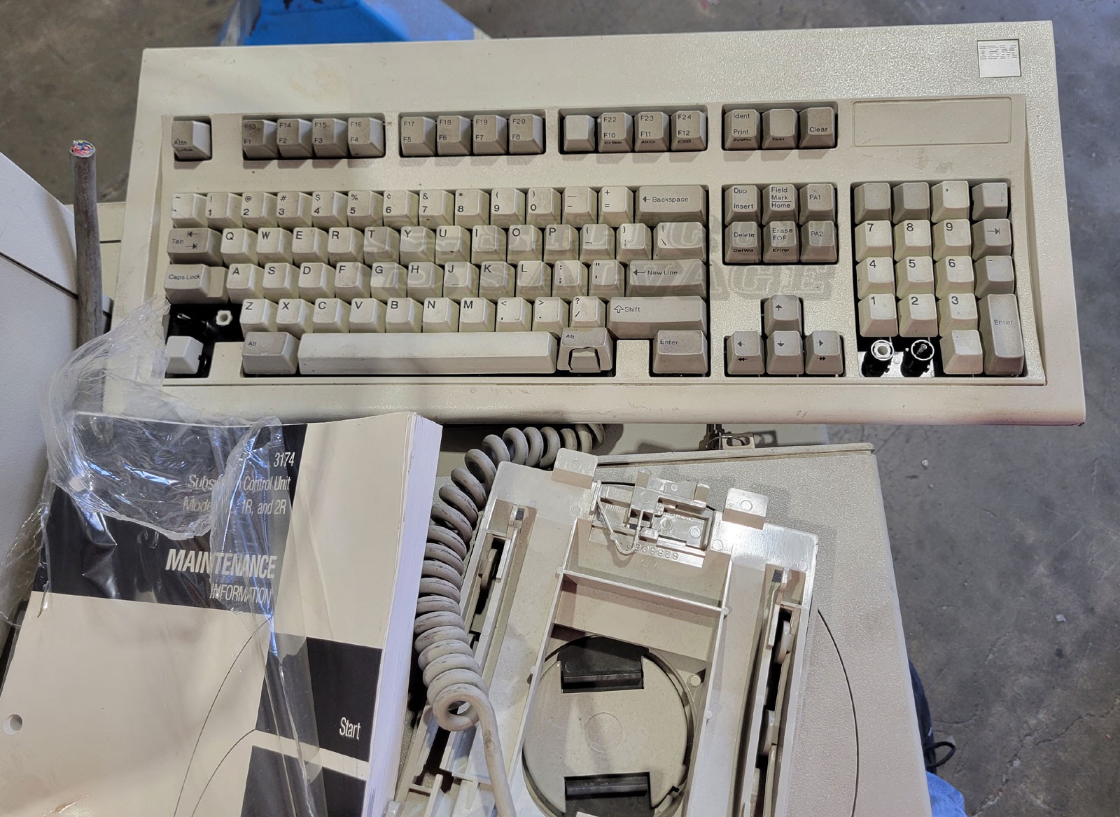 IBM 3174 1R Terminal Cluster Controller w/ 83X7944 Monitor