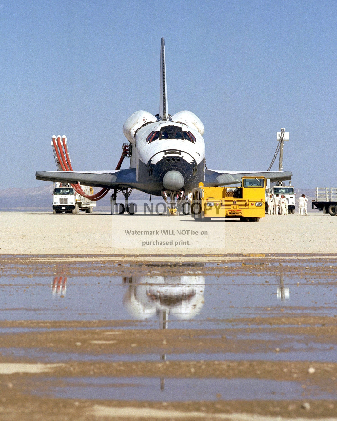 SPACE SHUTTLE COLUMBIA (STS-1) ON ROGERS DRY LAKEBED - 8X10 NASA PHOTO (BT667)