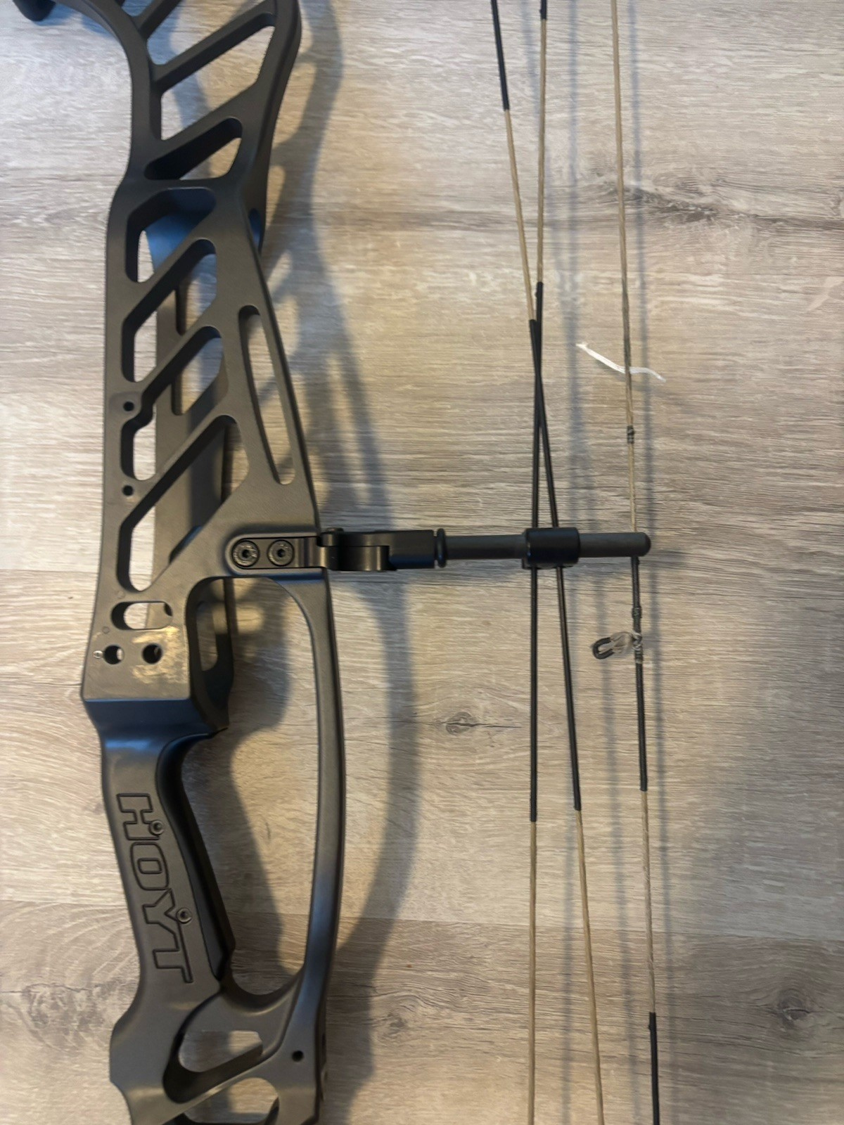 Hoyt Invicta 40 LH Compound Bow - Grey, 60 pound limbs, 29 inch draw