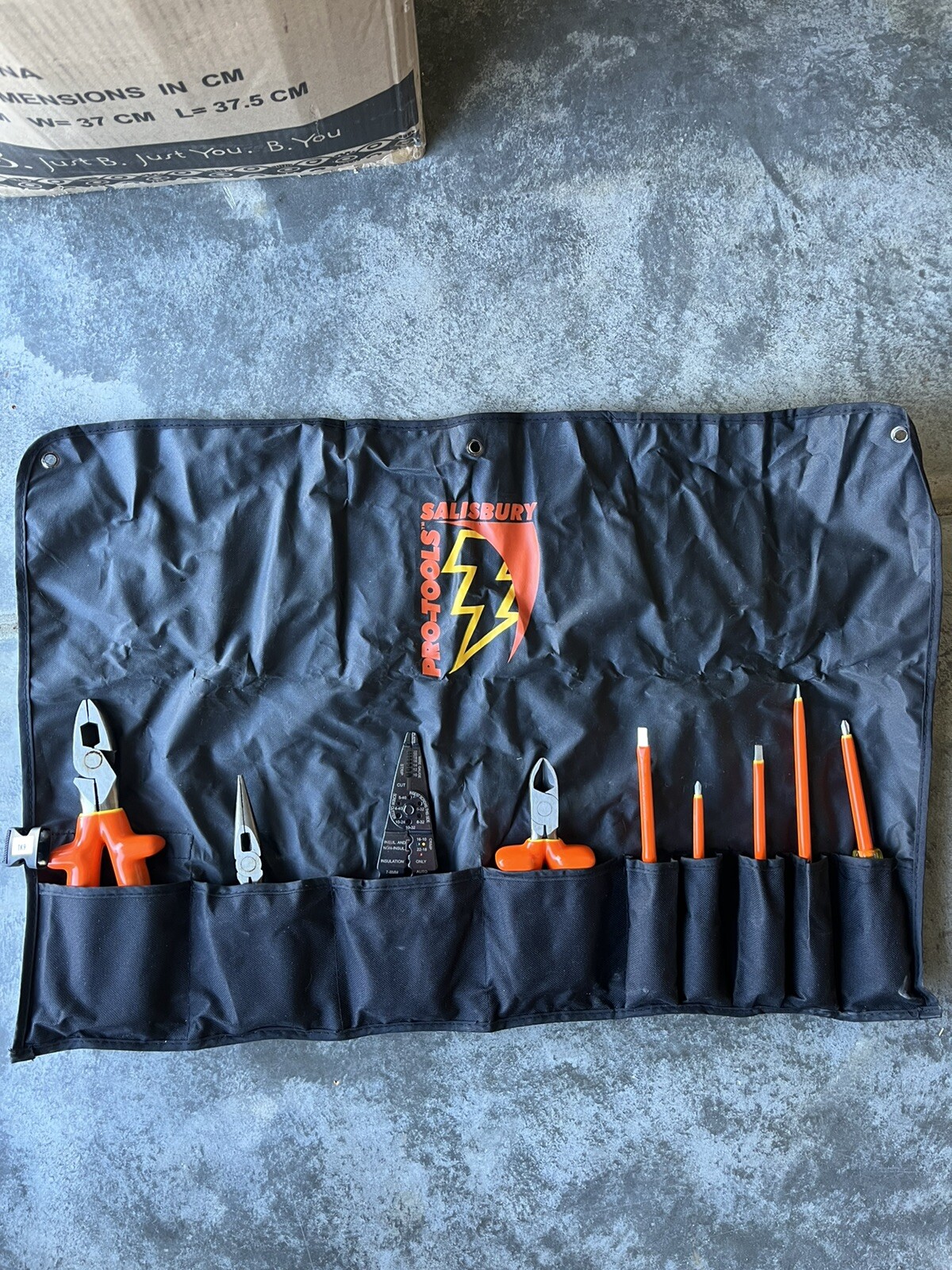 PRO-TOOLS, SALISBURY, 9 PIECE HIGH VOLTAGE TOOLS,ELECTRICIAN ROLL CASE. NEW