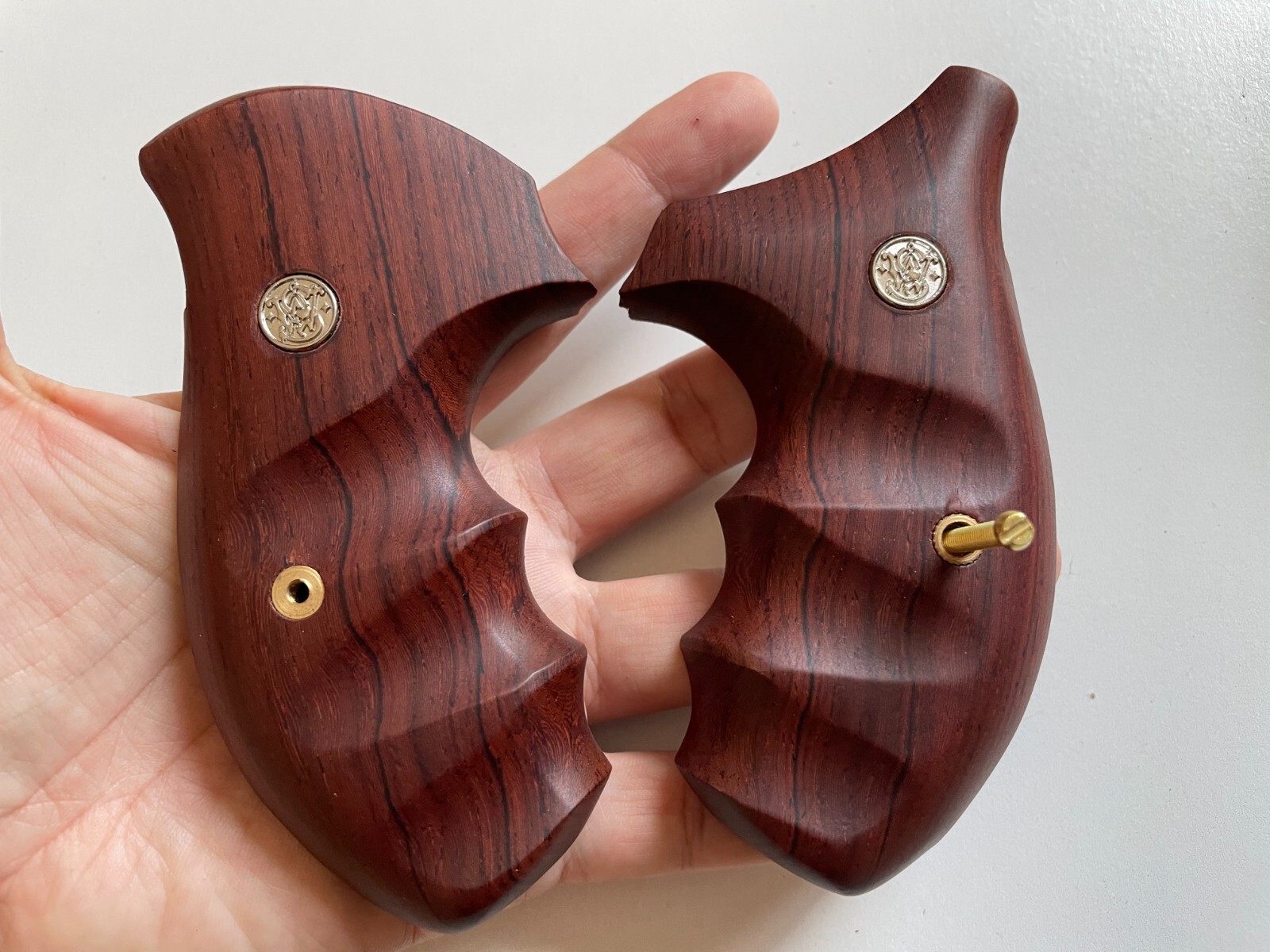 Smooth Finger groove Rose Wood Decorative Grips for S&W, K/L ROUND BUTT 686;02