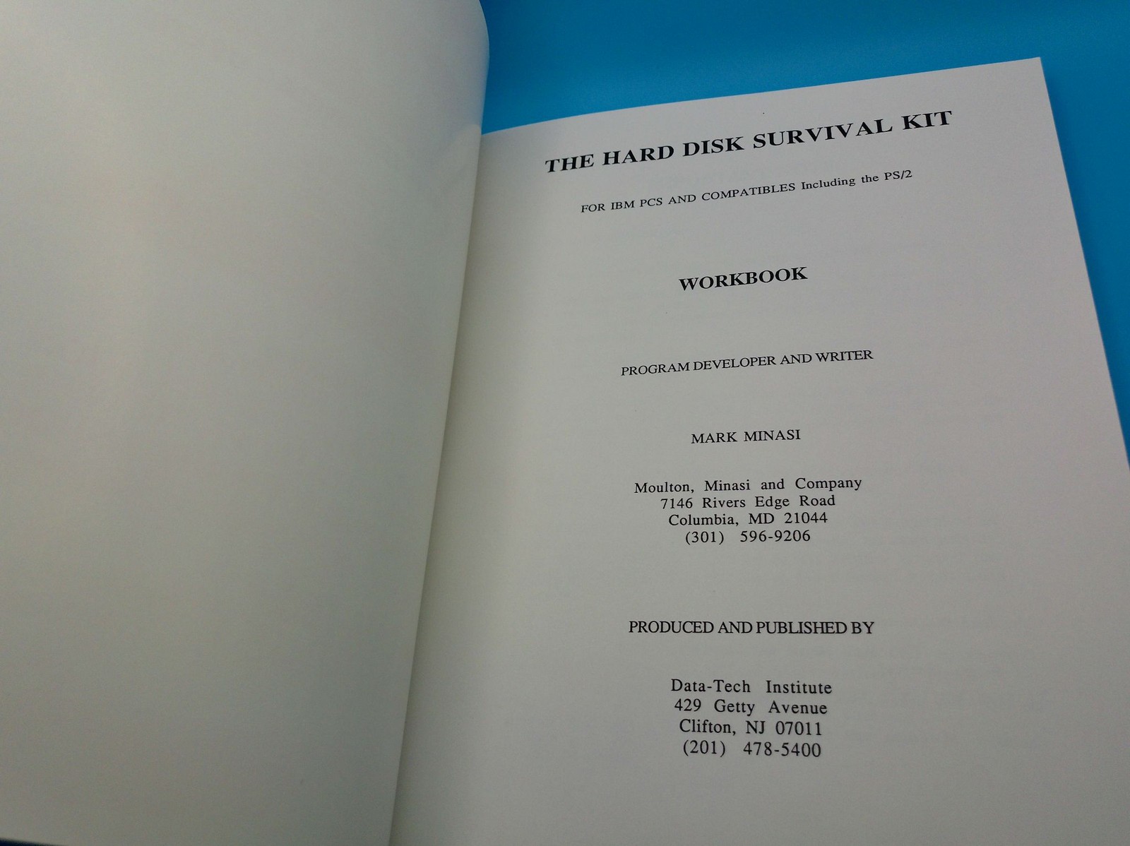 Data-Tech Institute The Hard Disk Survival Kit Workbook VHS Program Disk 1990