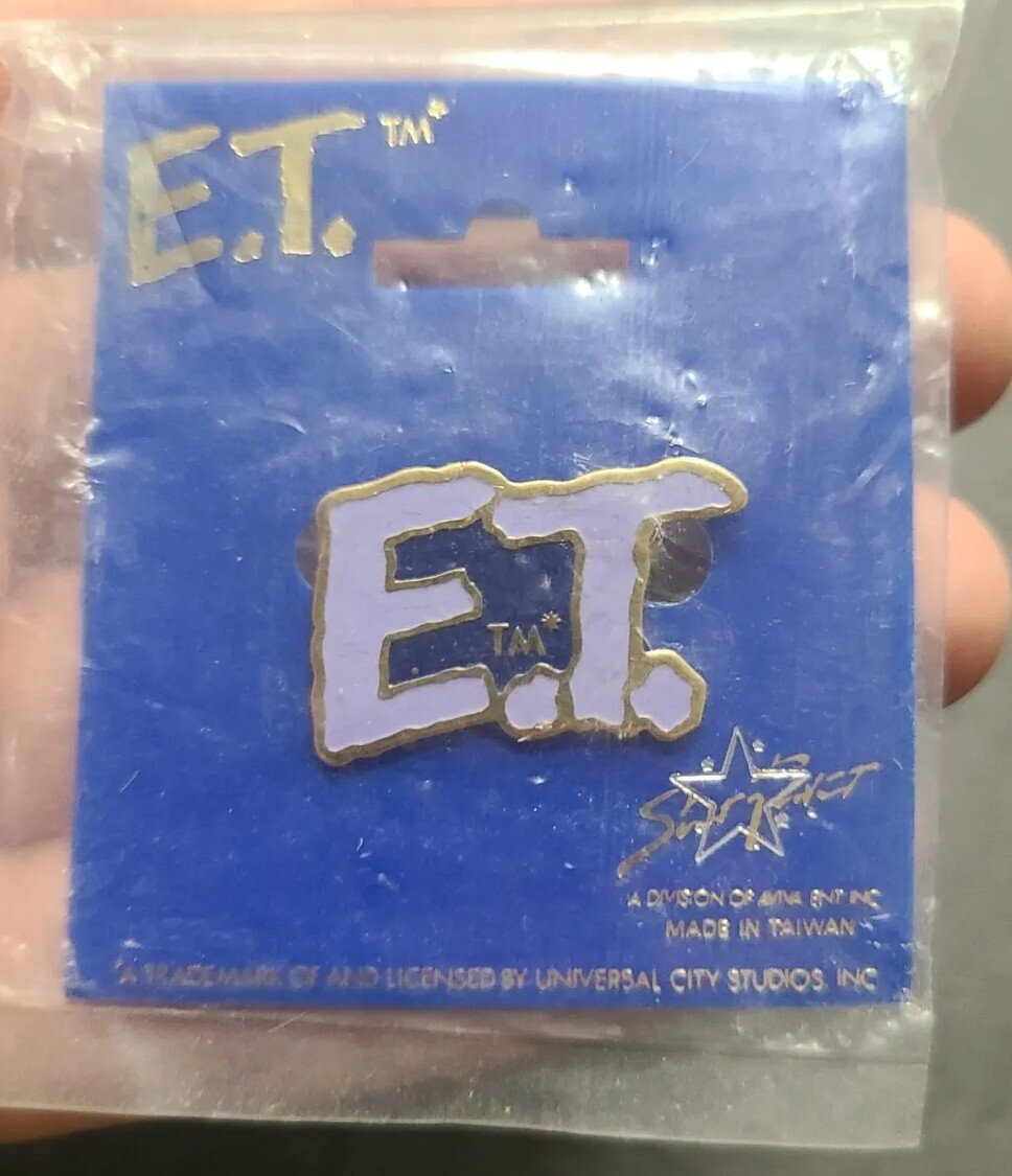 Vintage 1982 E.T. The Extraterrestrial Movie metal Pin Back E.T. Letters NEW