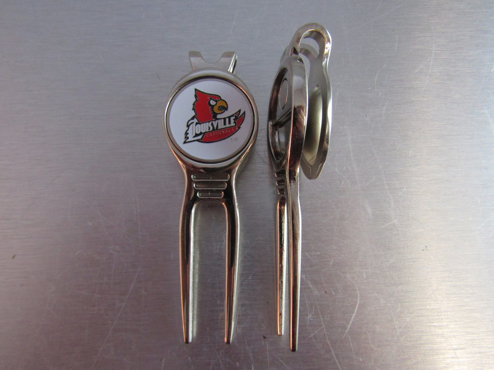 NCAA Golf Divot Repair Tool Beltclip w/ Ballmarker Silver Louisville Cardinals W