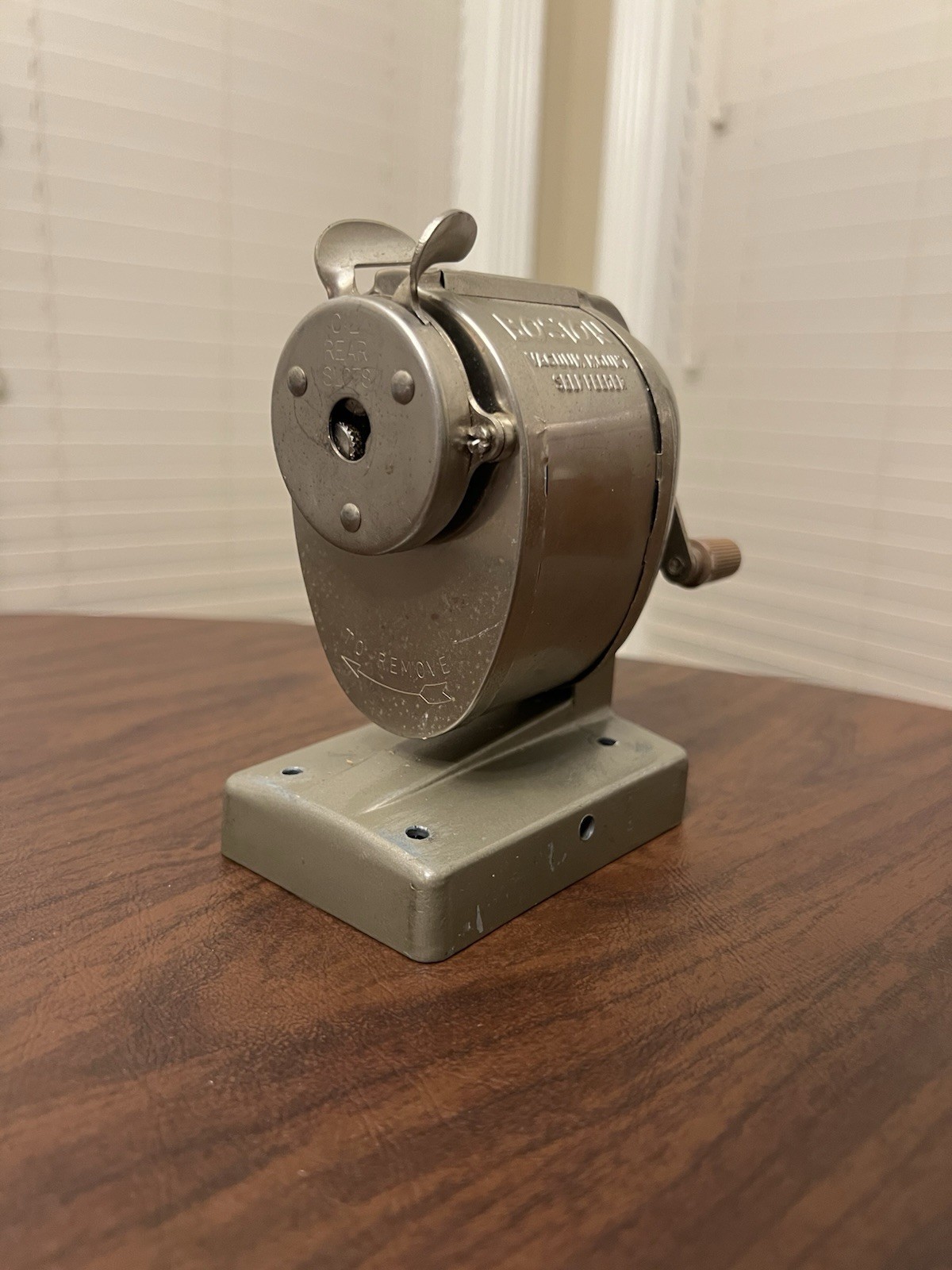 Vintage Boston Vacuum Mount Self Feeder Metal Pencil Sharpener Hand Crank 1 Hole