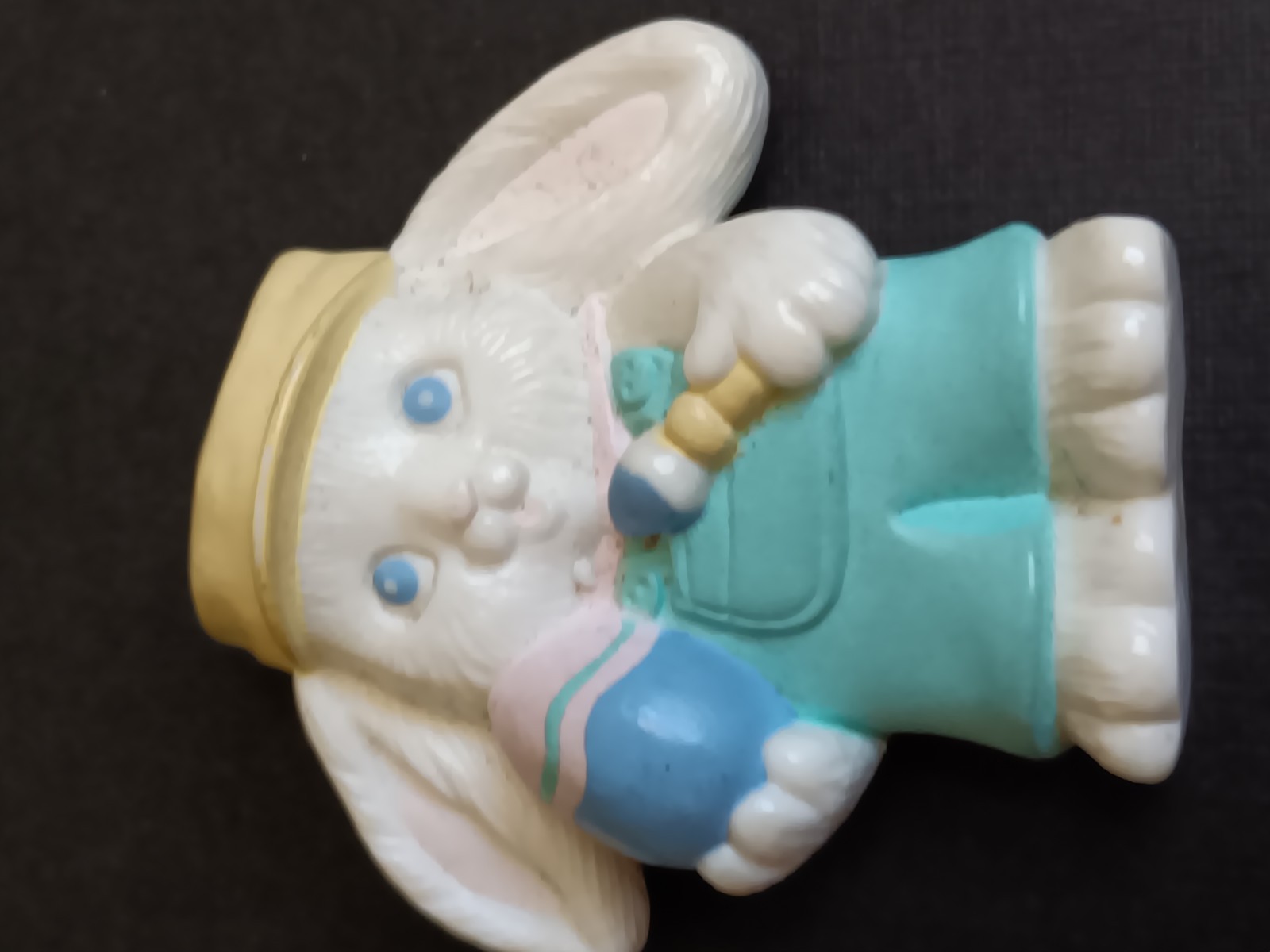 HALLMARK HALLOWEEN & EASTER PINS DRACULA PAINTER BUNNY