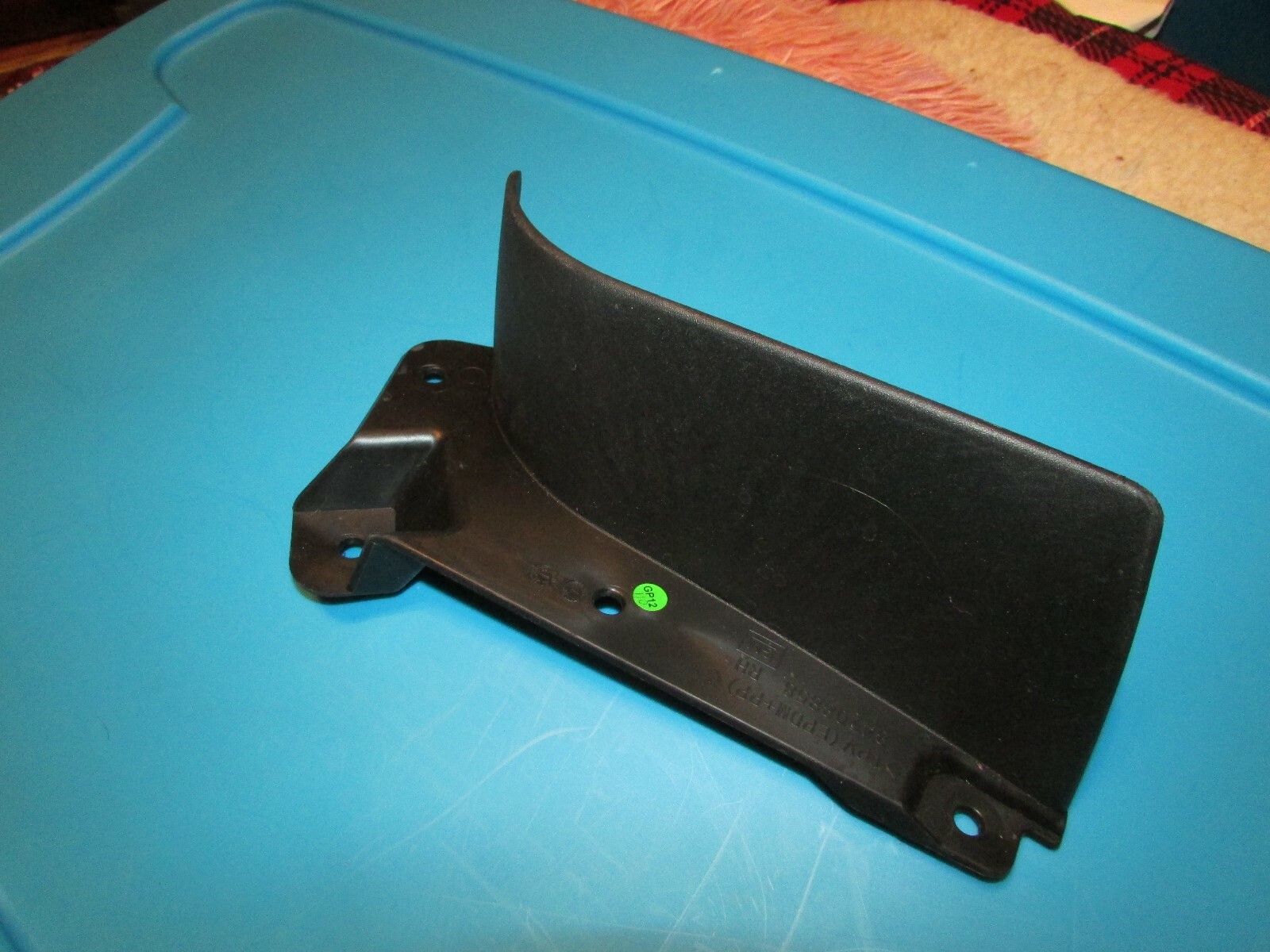 GM # 84208858 R/S FRONT OF REAR TIRE  AIR DEFLECTOR  * TAKE OFF*  20-21 XT6