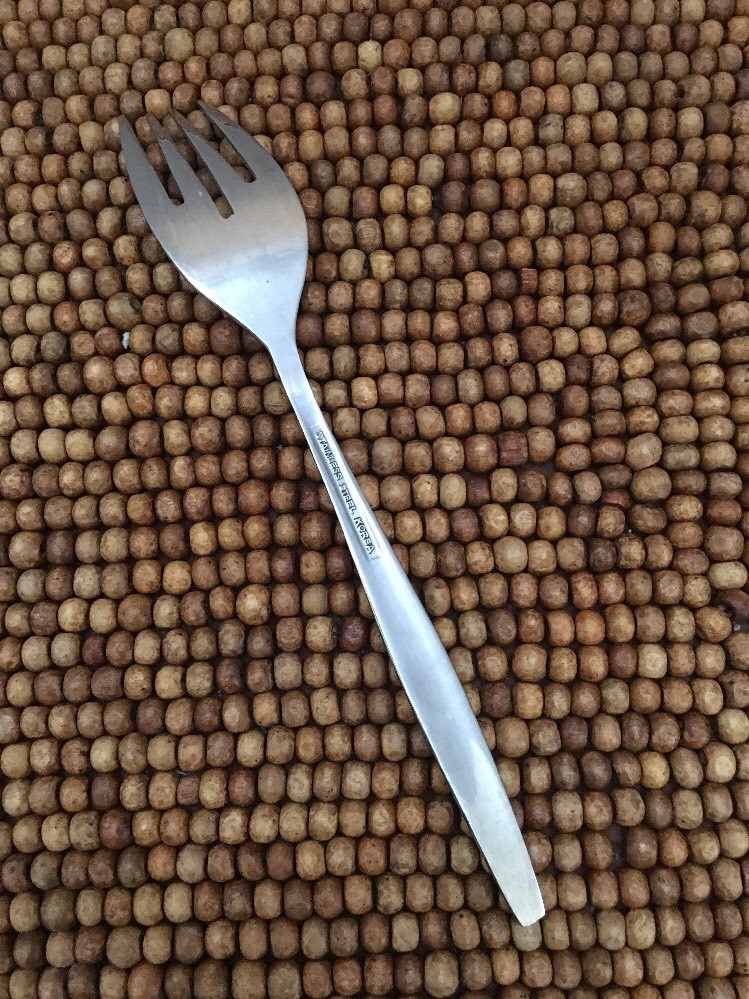 Unbranded Satin Stainless Korea Scroll Leaf Salad Fork 6 1/8”