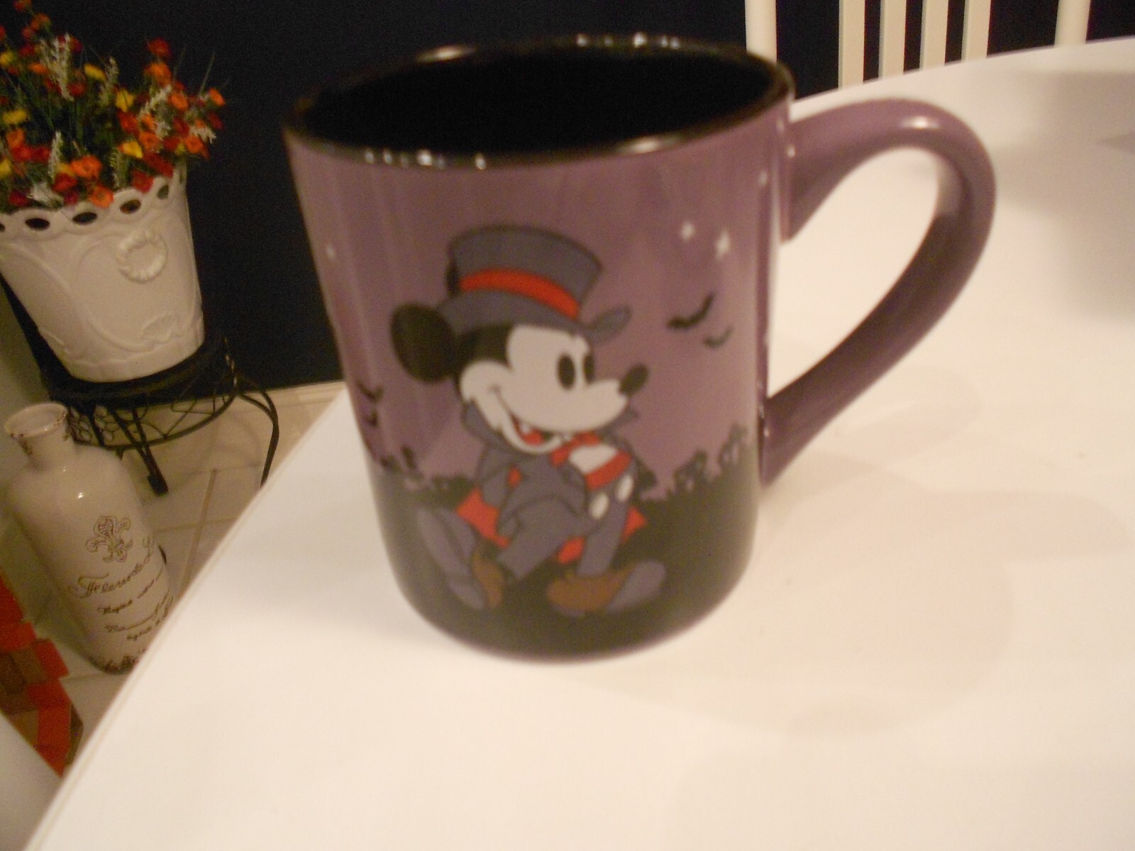 HAPPY HALOWEEN MICKEY DISNEY MUG 14OZ  EXCELLENT CONDITION 4" HIGH