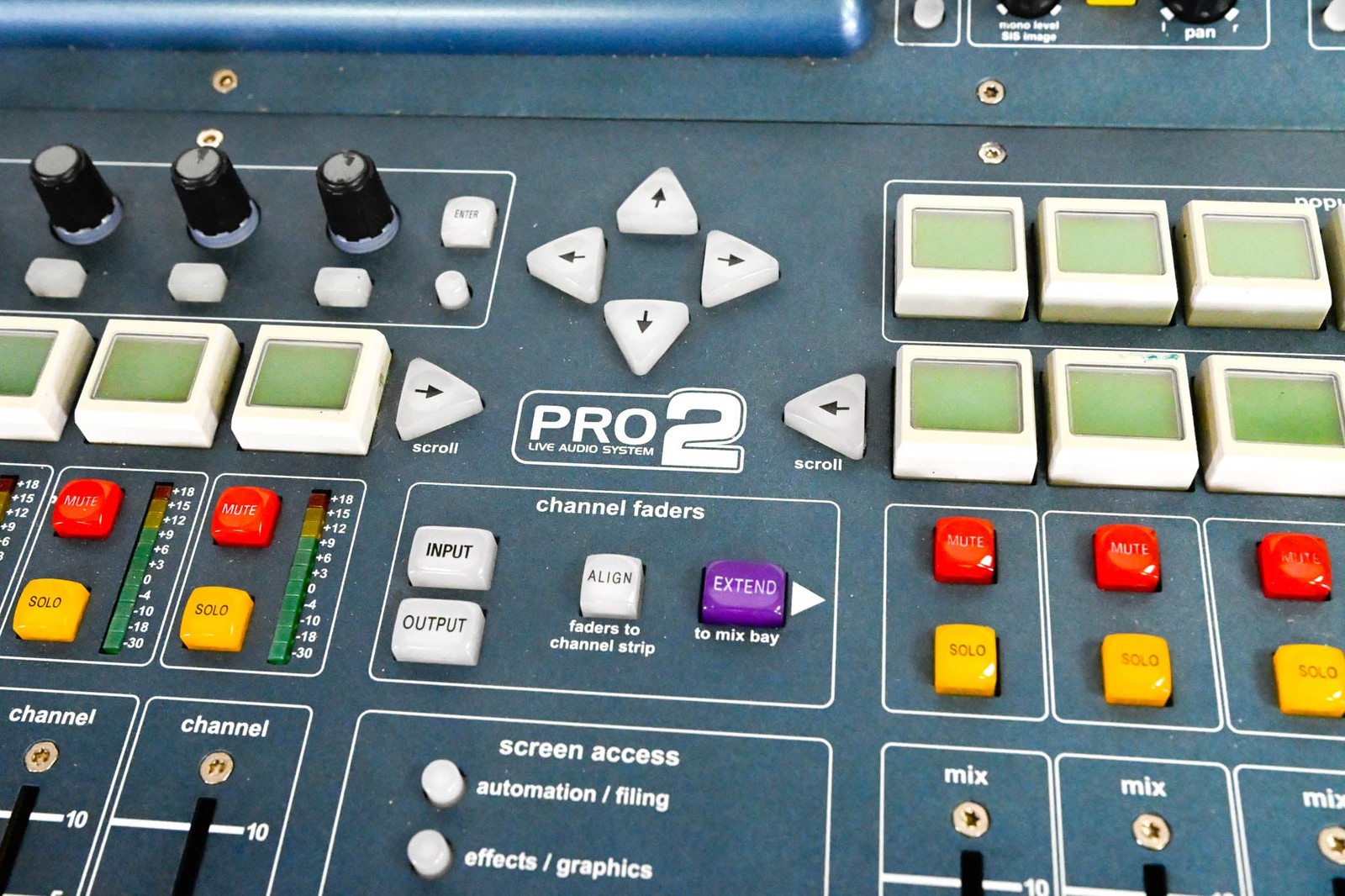 Midas PRO2 Live Digital Audio Mixing Console with Flight Case CG01VMV