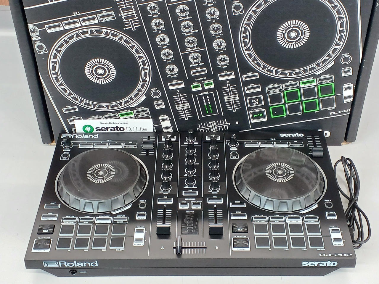 Roland DJ-202 2CH 4-Deck DJ Controller Serato USB Bus Powered Performance Pads
