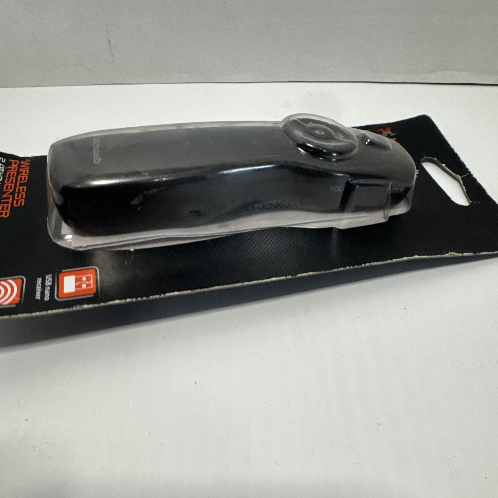BlackWeb 2.4GHz Wireless Presenter 82 ft. Range Laser Pointer Control