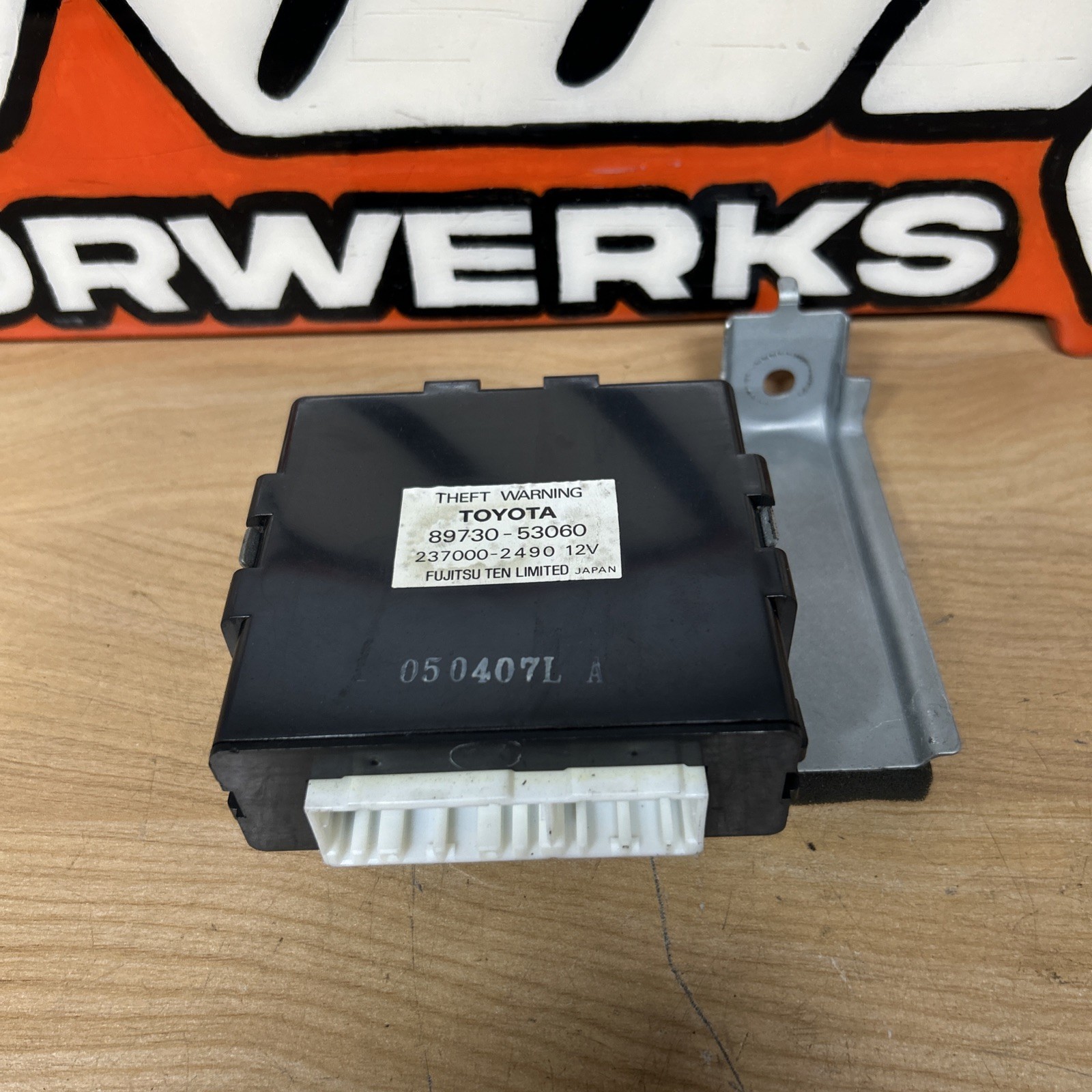 2002-2005 Lexus IS300 Theft Warning Control Module 89730-53060 OEM