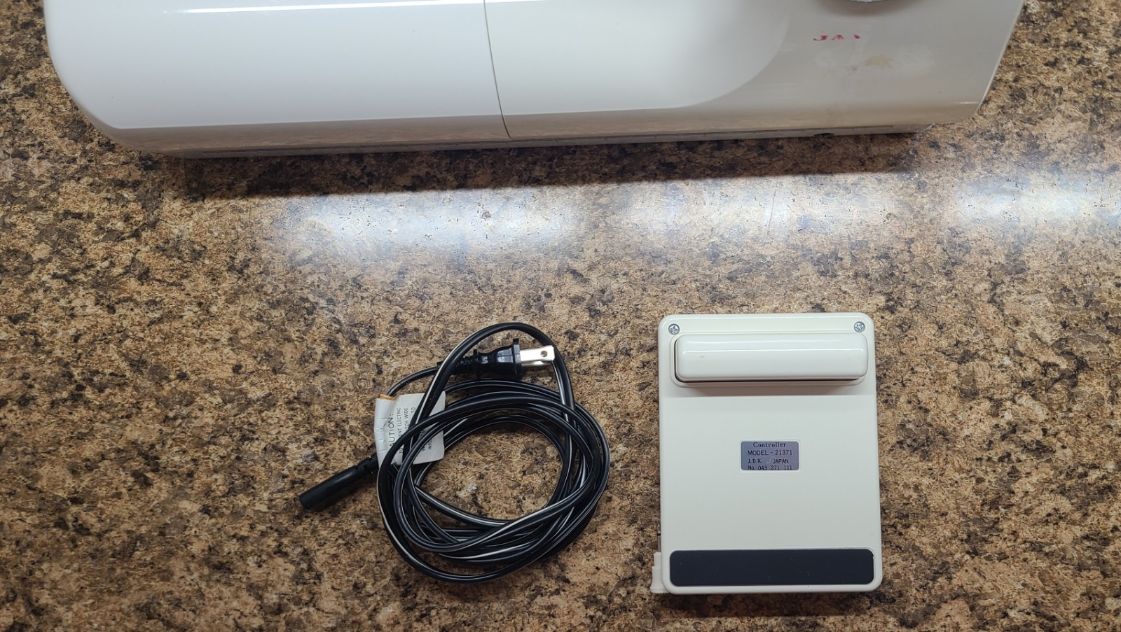 Janome Memory Craft 9000 Computerized Sewing Machine