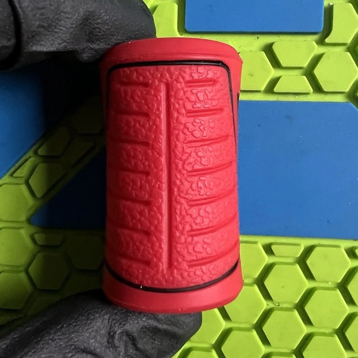 EXALT FOREGRIP / REGULATOR GRIP FOR PAINTBALL MARKER - RED / BLACK