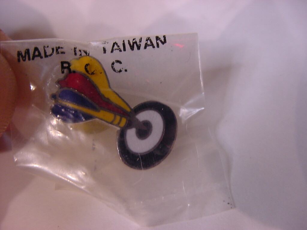 VTG PIN PINBACK - DARTBOARD DARTS DART BOARD