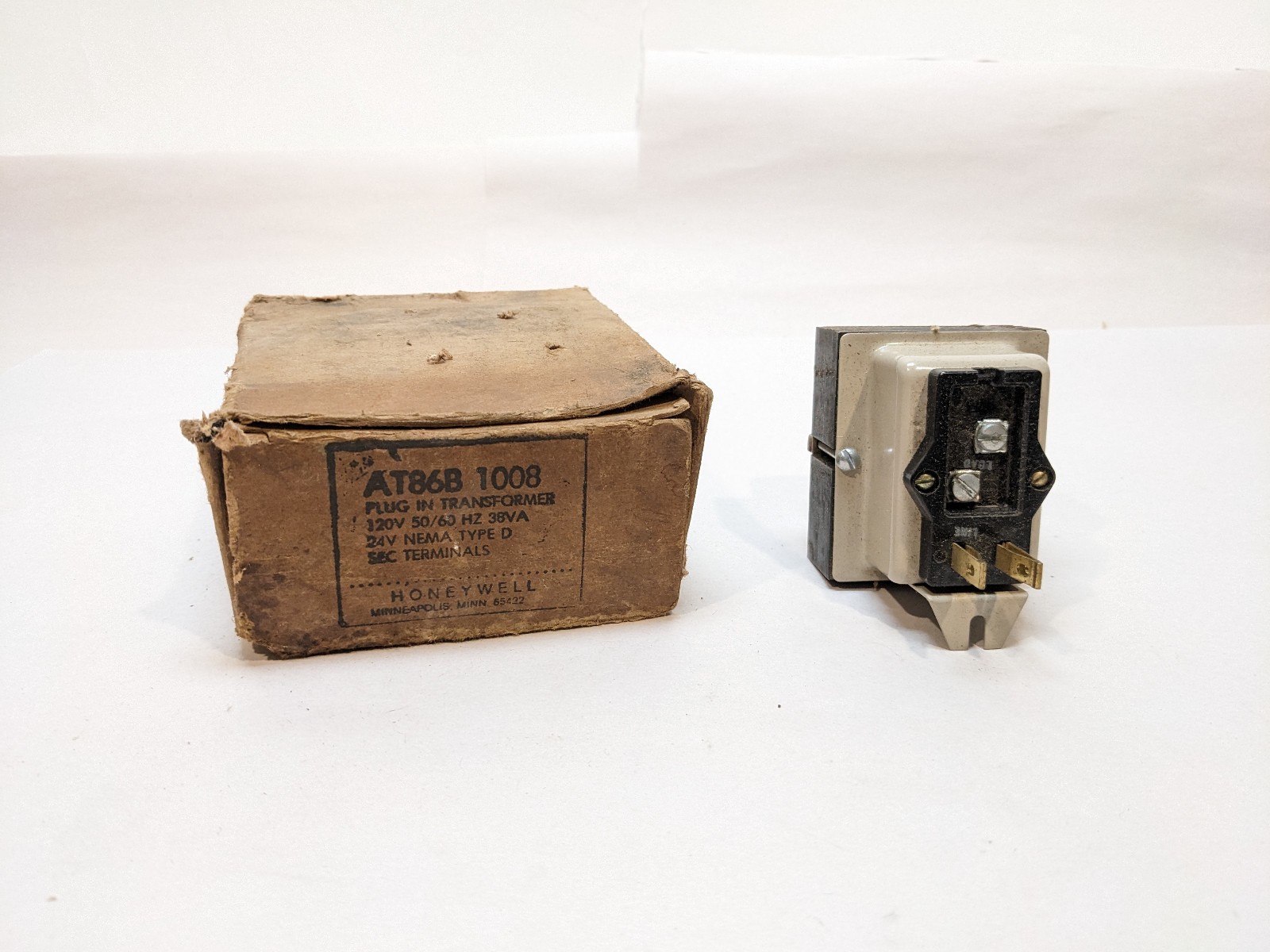 Honeywell Type AT86B 1008 Transformer 120 volts 50/60 cycle